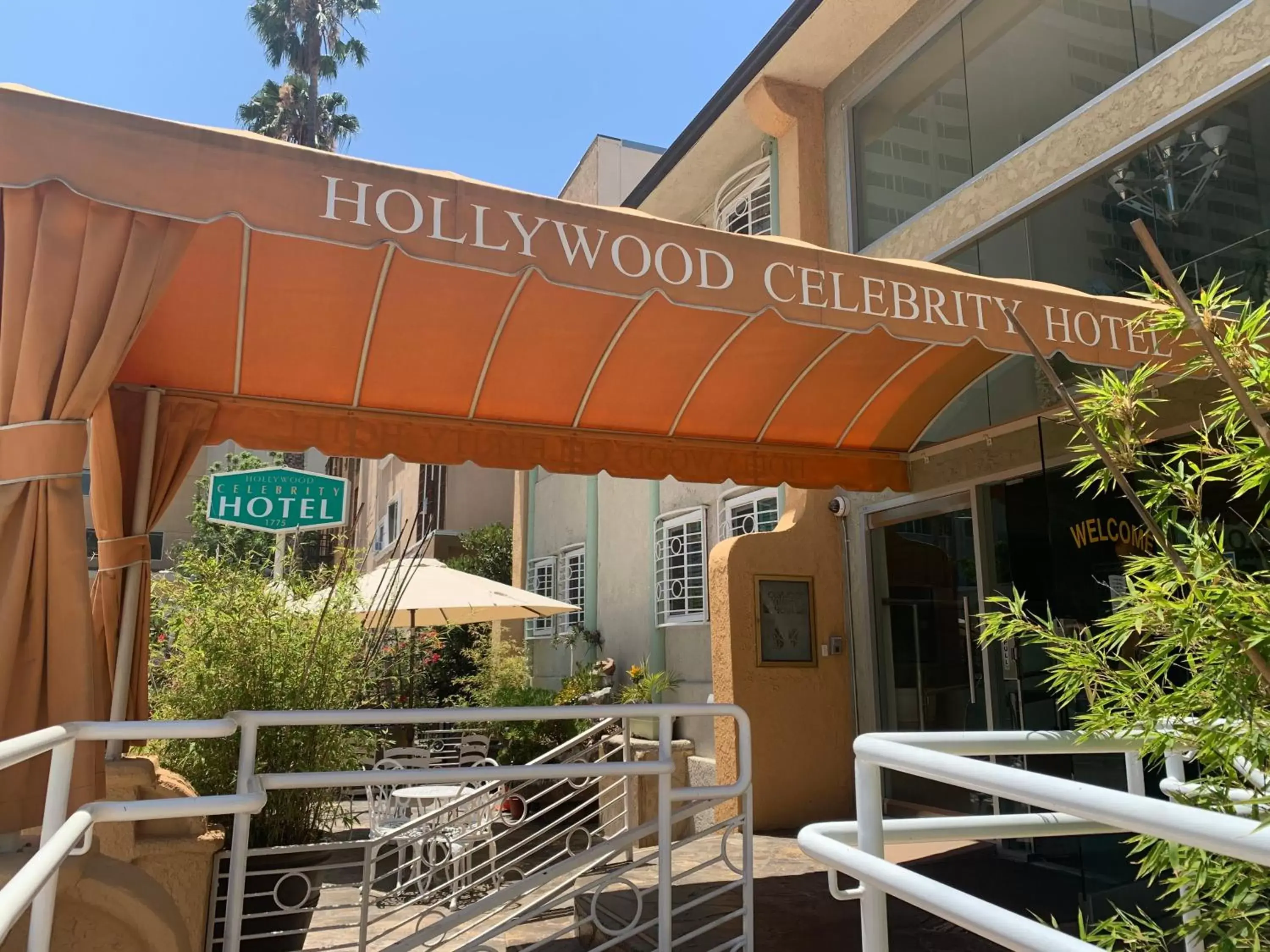 Property building in Hollywood Celebrity Hotel