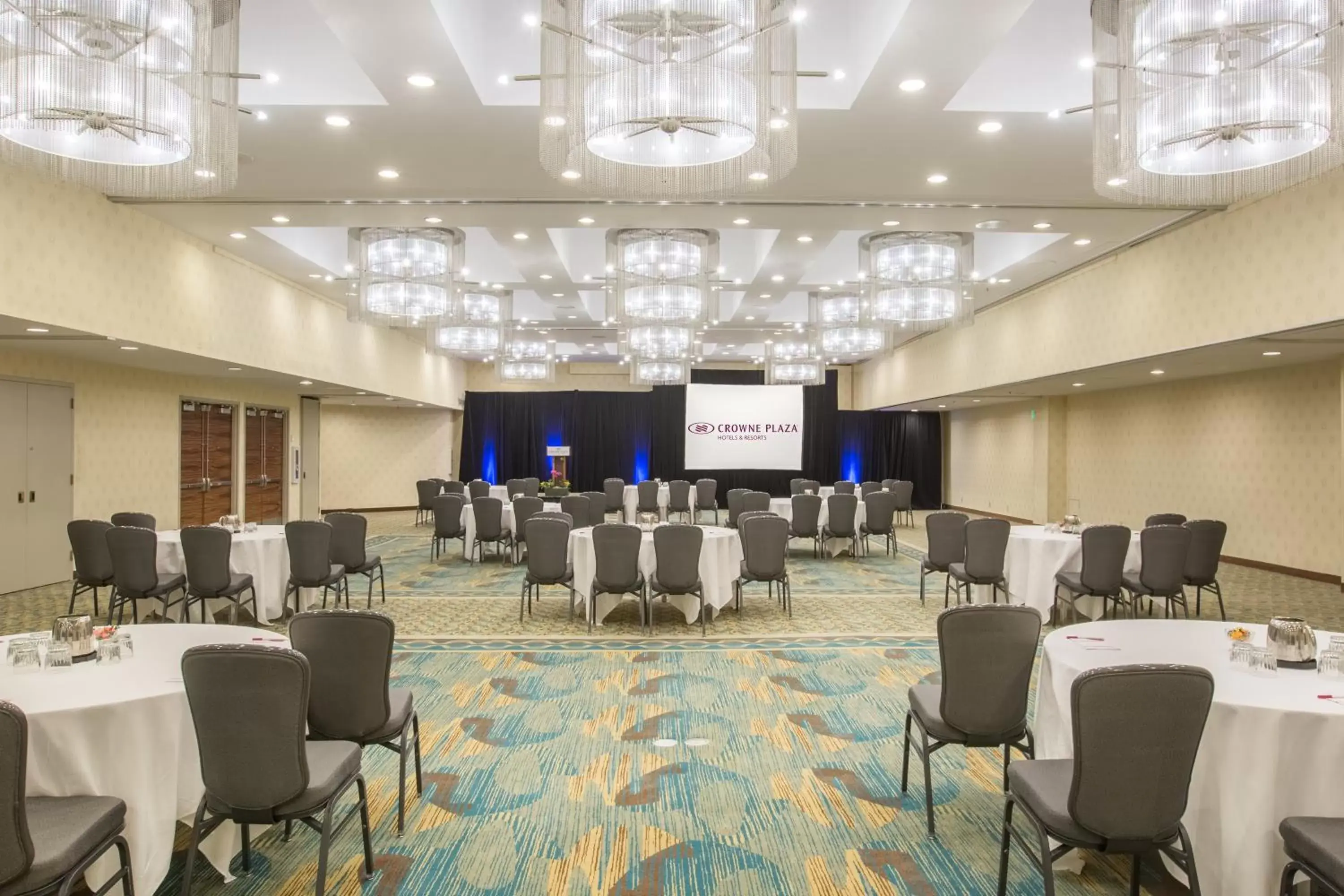 Banquet/Function facilities in Crowne Plaza Seattle, an IHG Hotel with no Resort Fee
