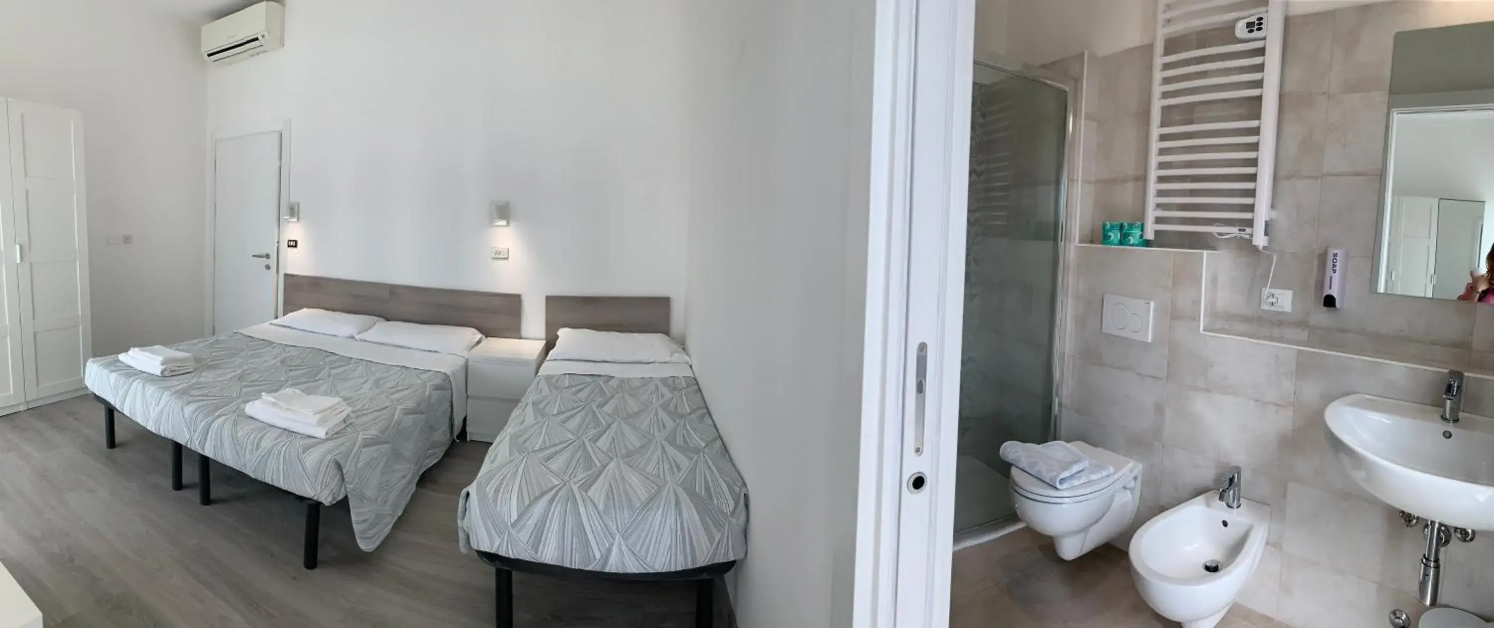 Shower, Bathroom in Hotel Laika
