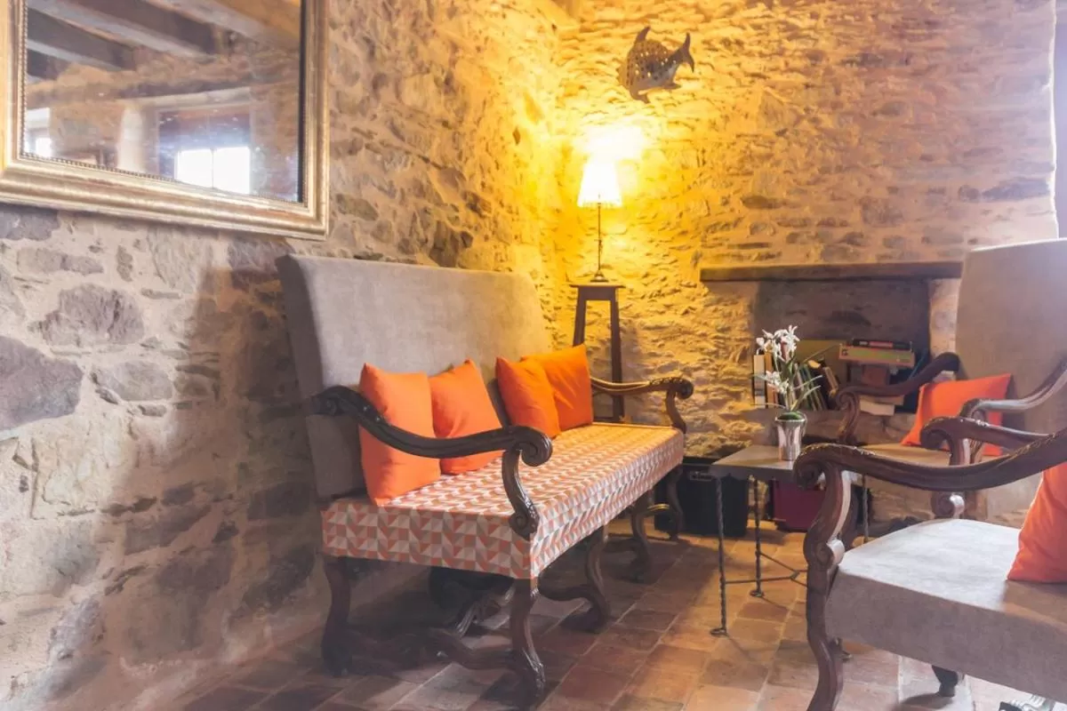 Communal lounge/ TV room in Topaze séjour chez le Vigneron