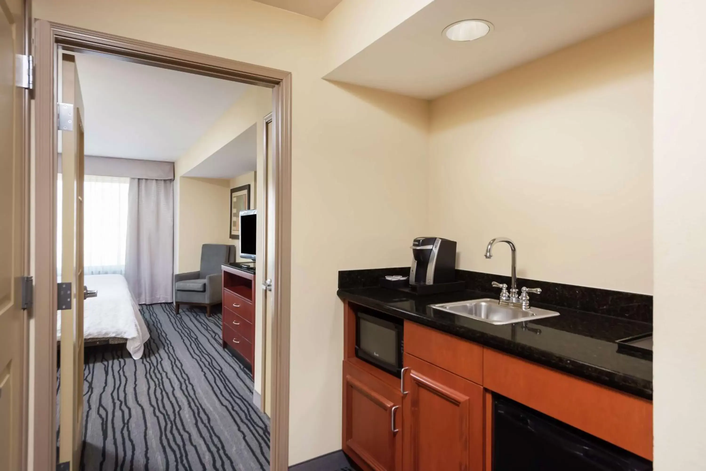 Bedroom, Kitchen/Kitchenette in Hilton Garden Inn St. Louis Shiloh/O'Fallon IL