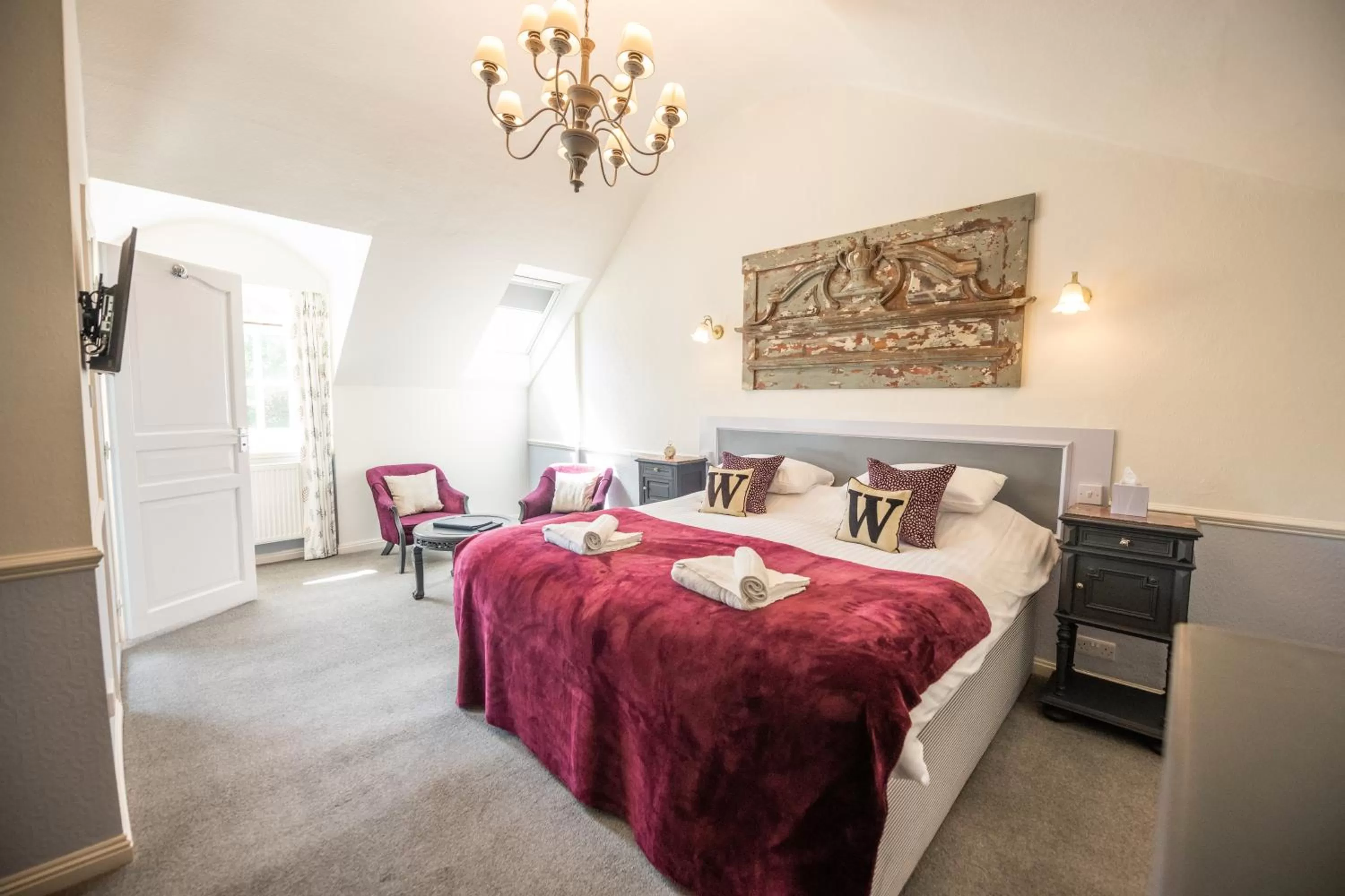 Bed in The Woodlands Hotel