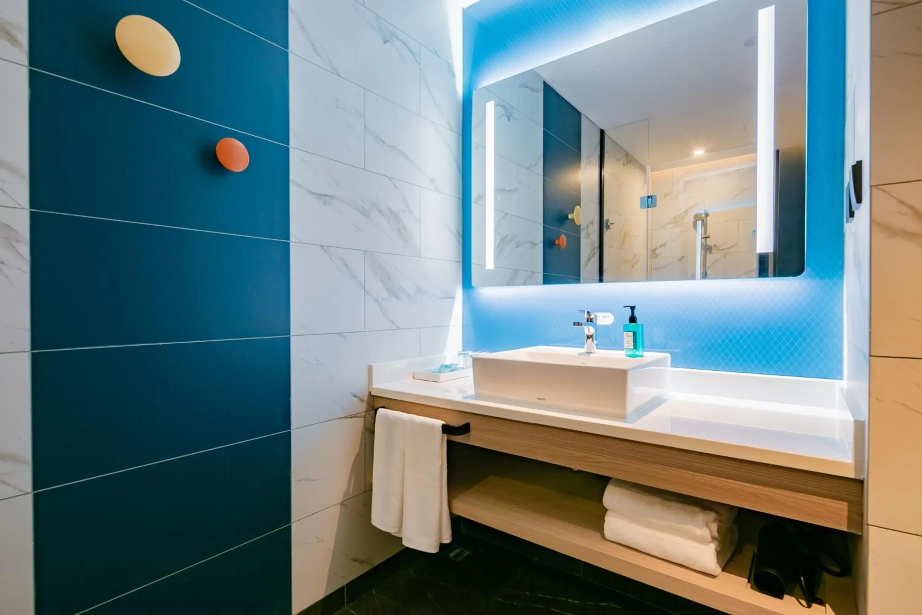 Bathroom in Holiday Inn Express Xi'an High Tech Zone North, an IHG Hotel