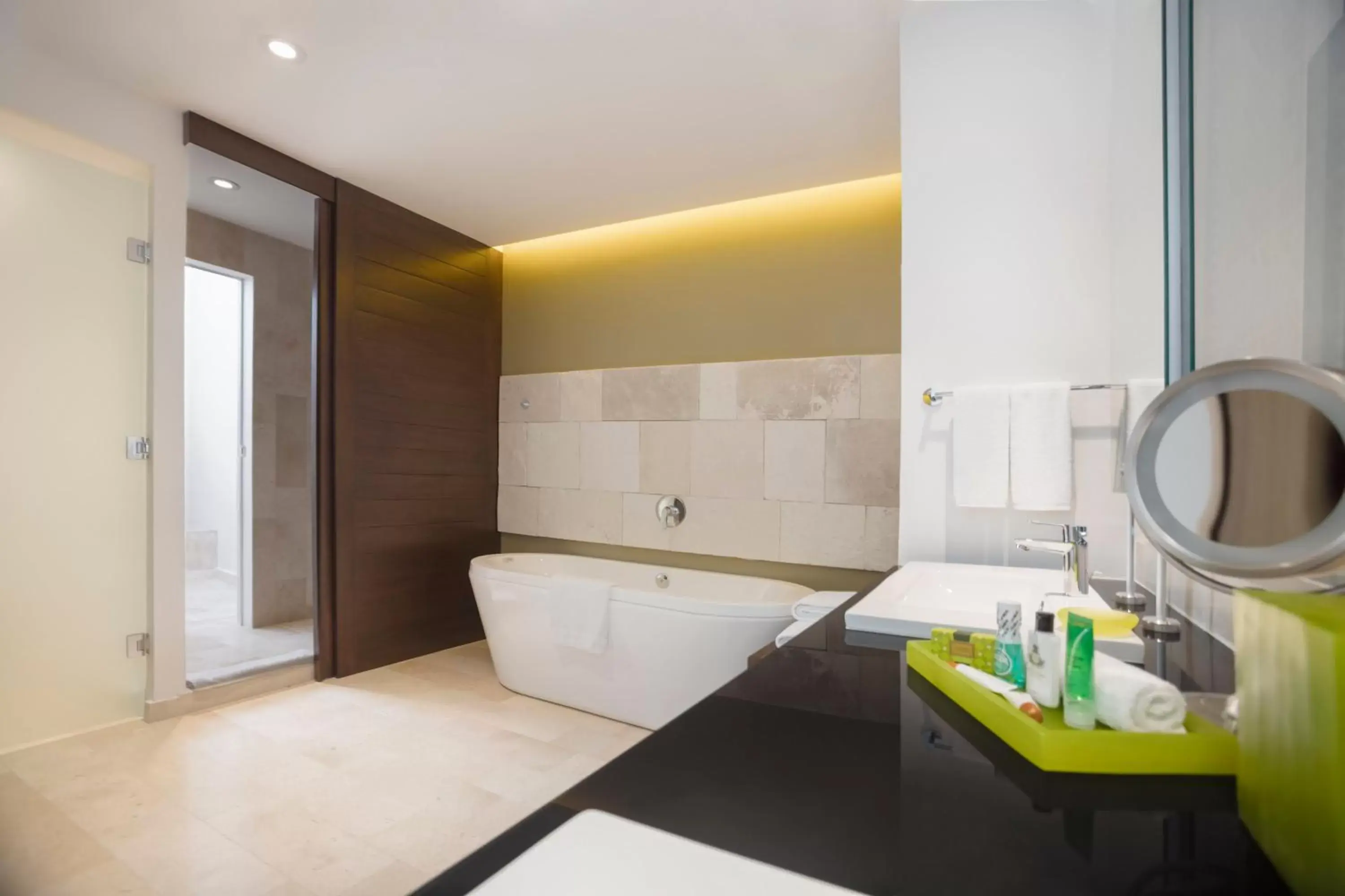 Bedroom, Bathroom in InterContinental Presidente Cancun Resort
