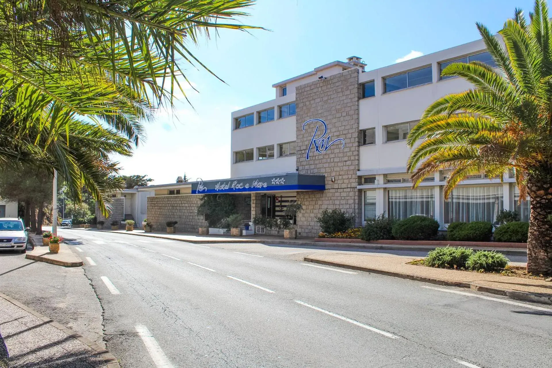 Facade/entrance in Hotel Roc E Mare Facade/entrance in Hotel Roc E Mare