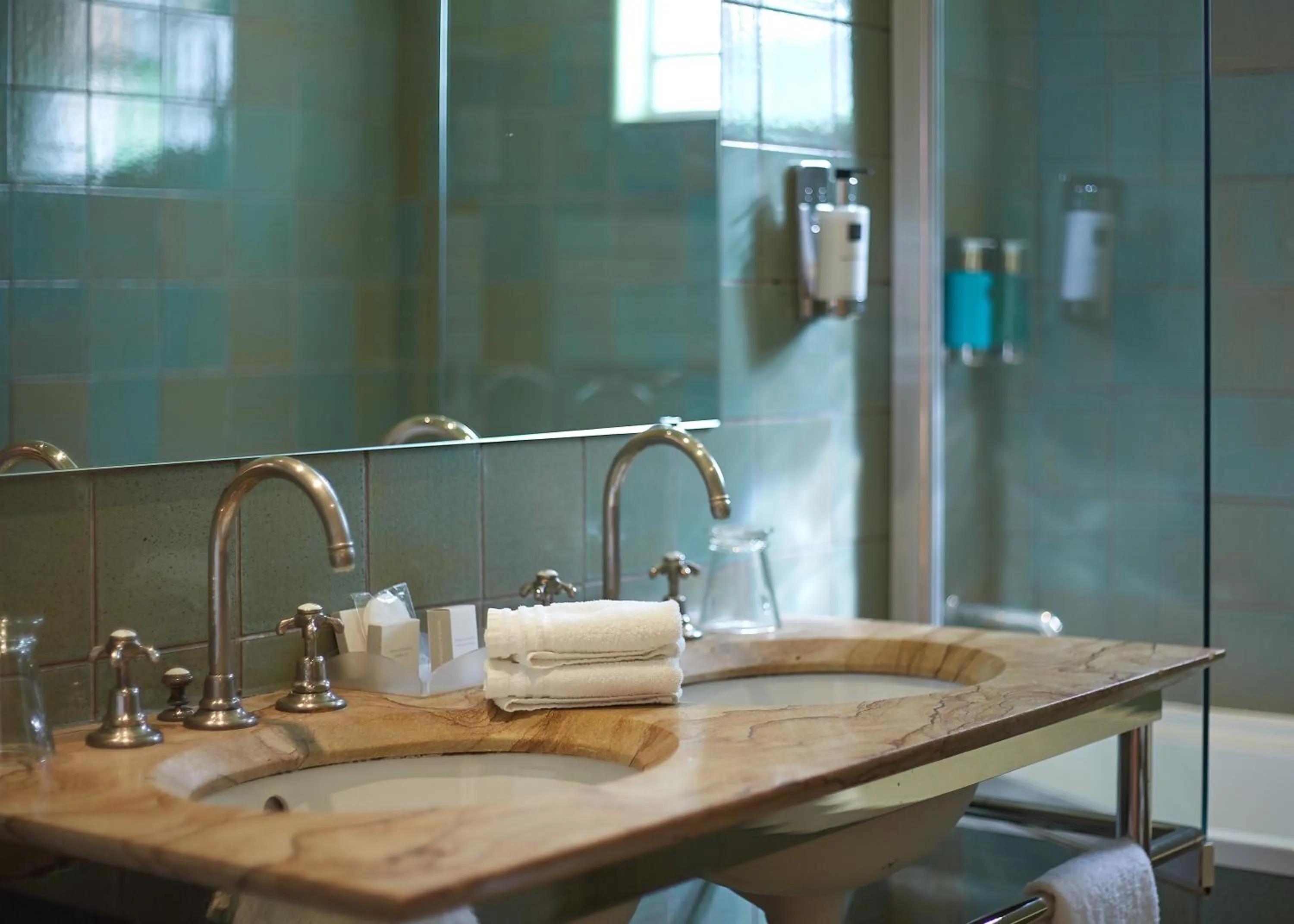 Bathroom in Cazaudehore, hôtel de charme au vert