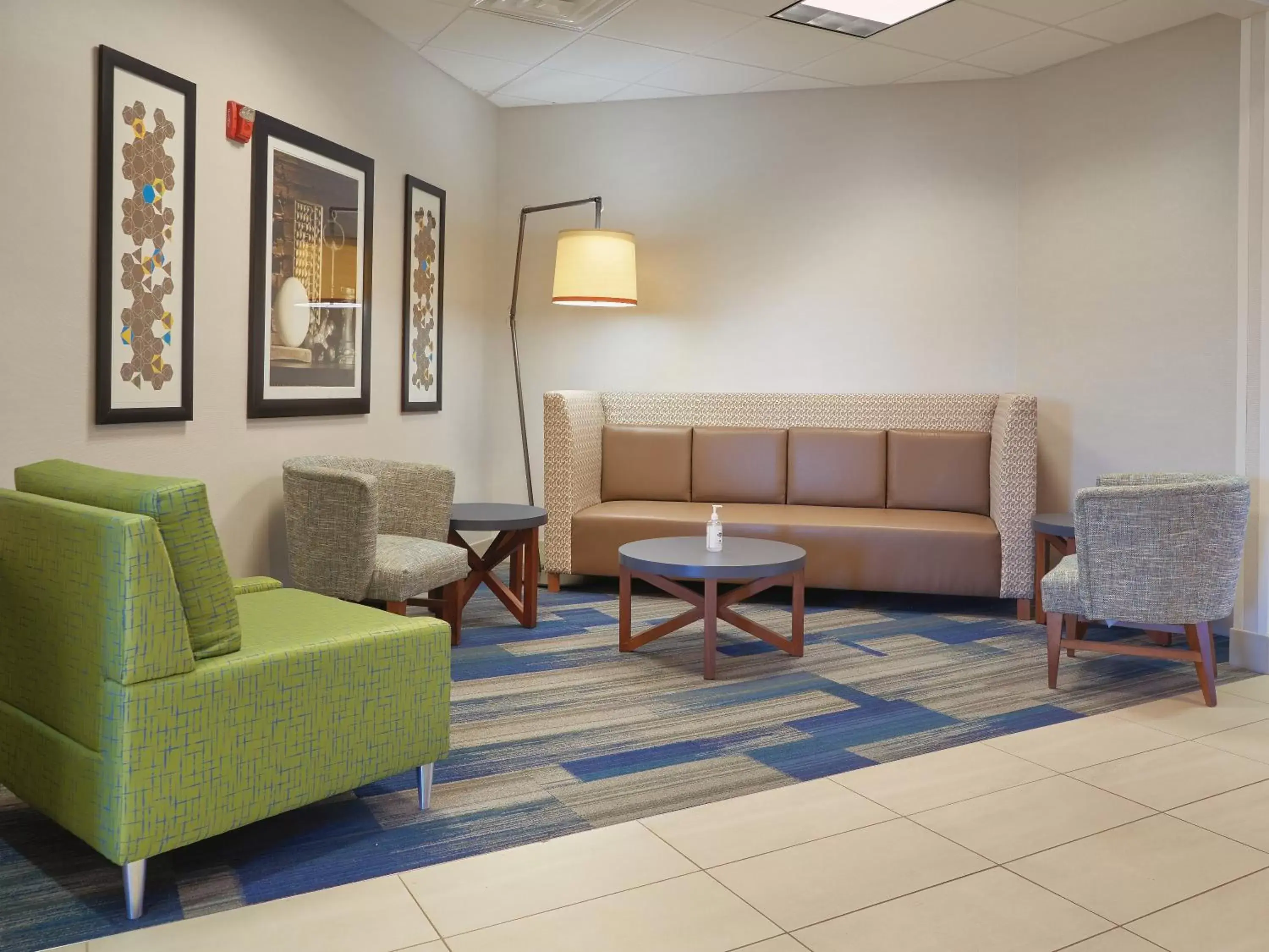 Property building, Seating Area in Holiday Inn Express Hotel and Suites Akron South-Airport Area, an IHG Hotel