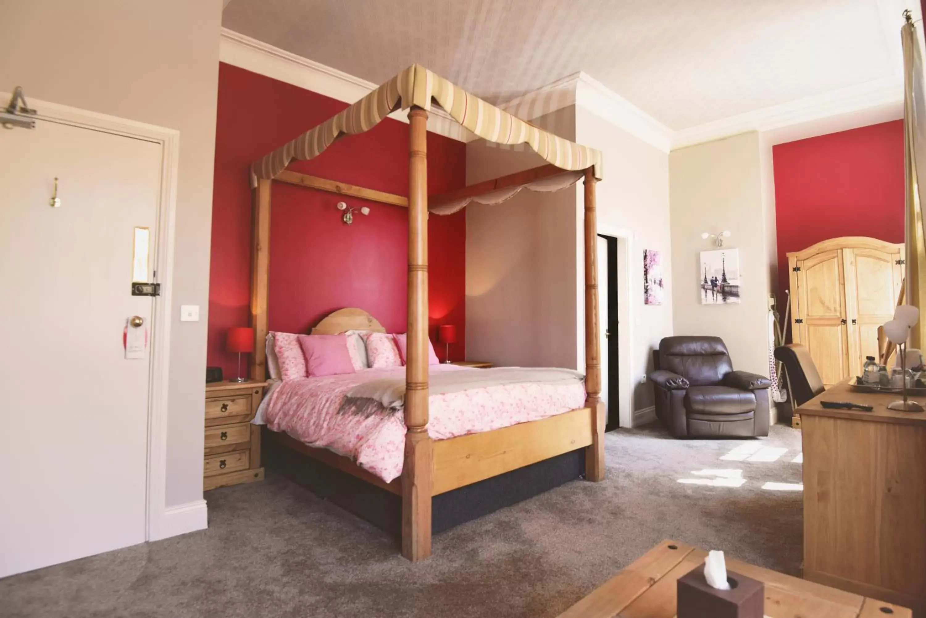 Photo of the whole room, Bunk Bed in The Black Bull inn