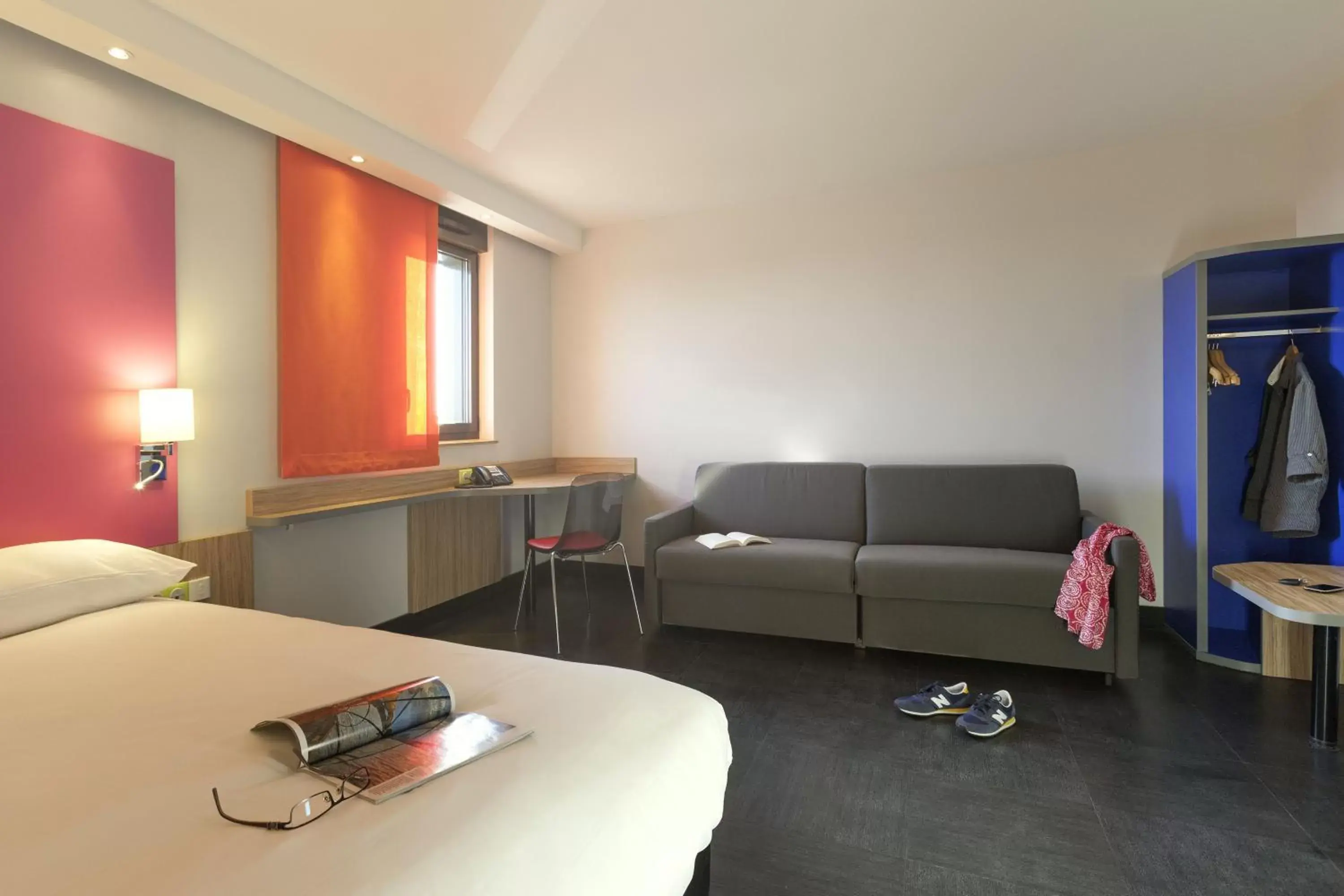Bedroom, Seating Area in ibis Styles Romans-Valence Gare TGV
