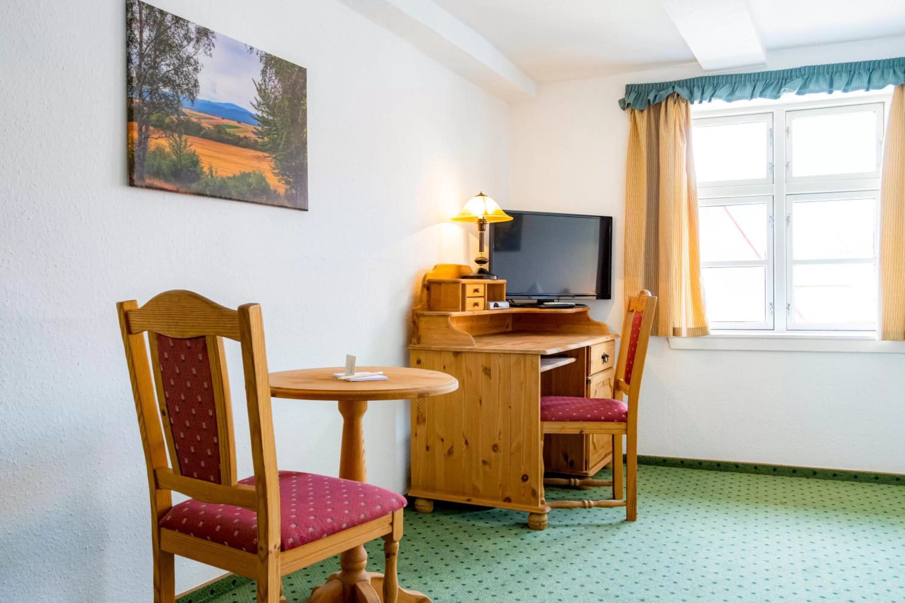 Photo of the whole room, TV/Entertainment Center in Hotel & Restaurant Brauner Hirsch Osterwieck