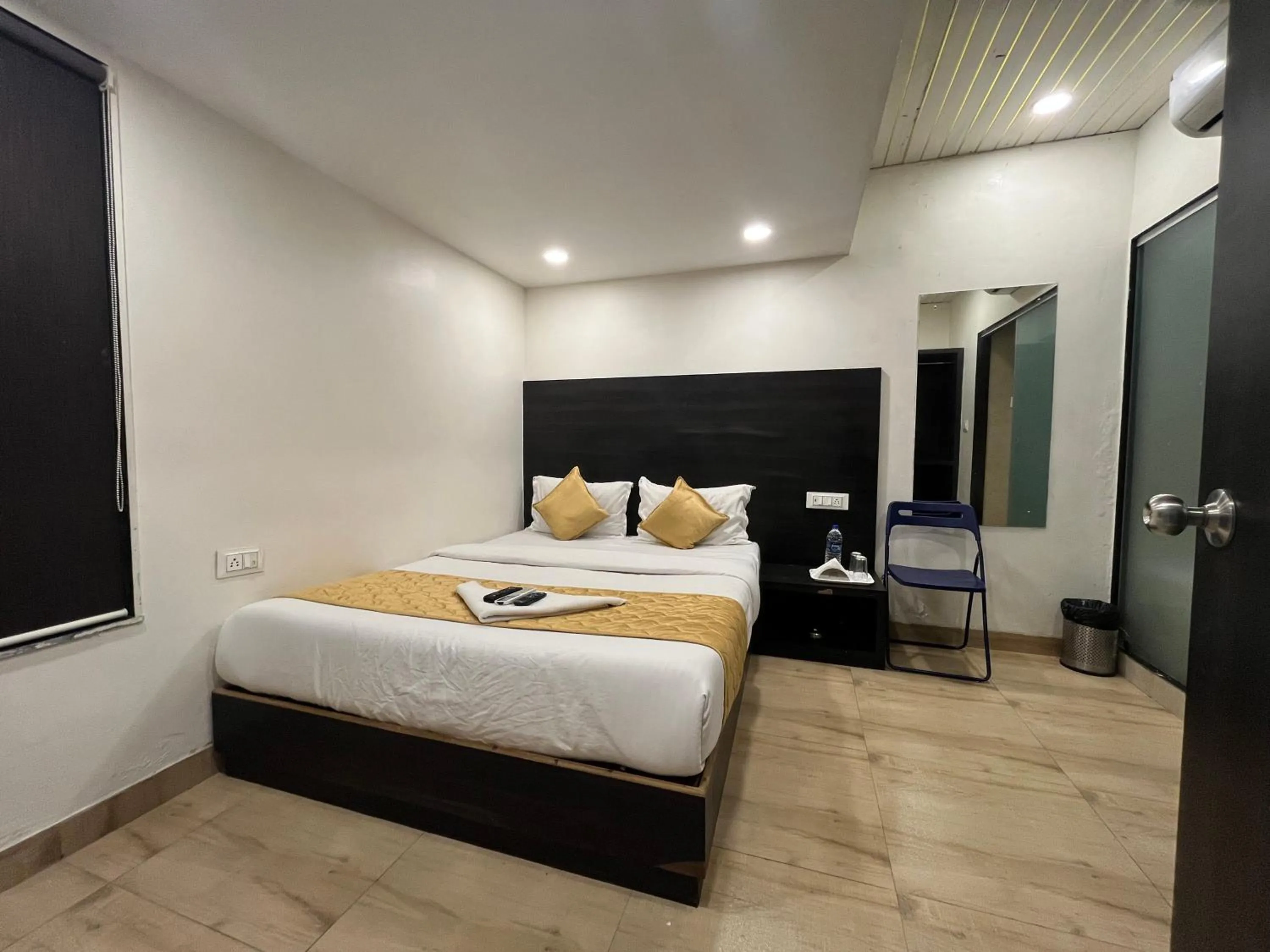 Bed in Wind Flower Regency - Near Kokilaben Hospital