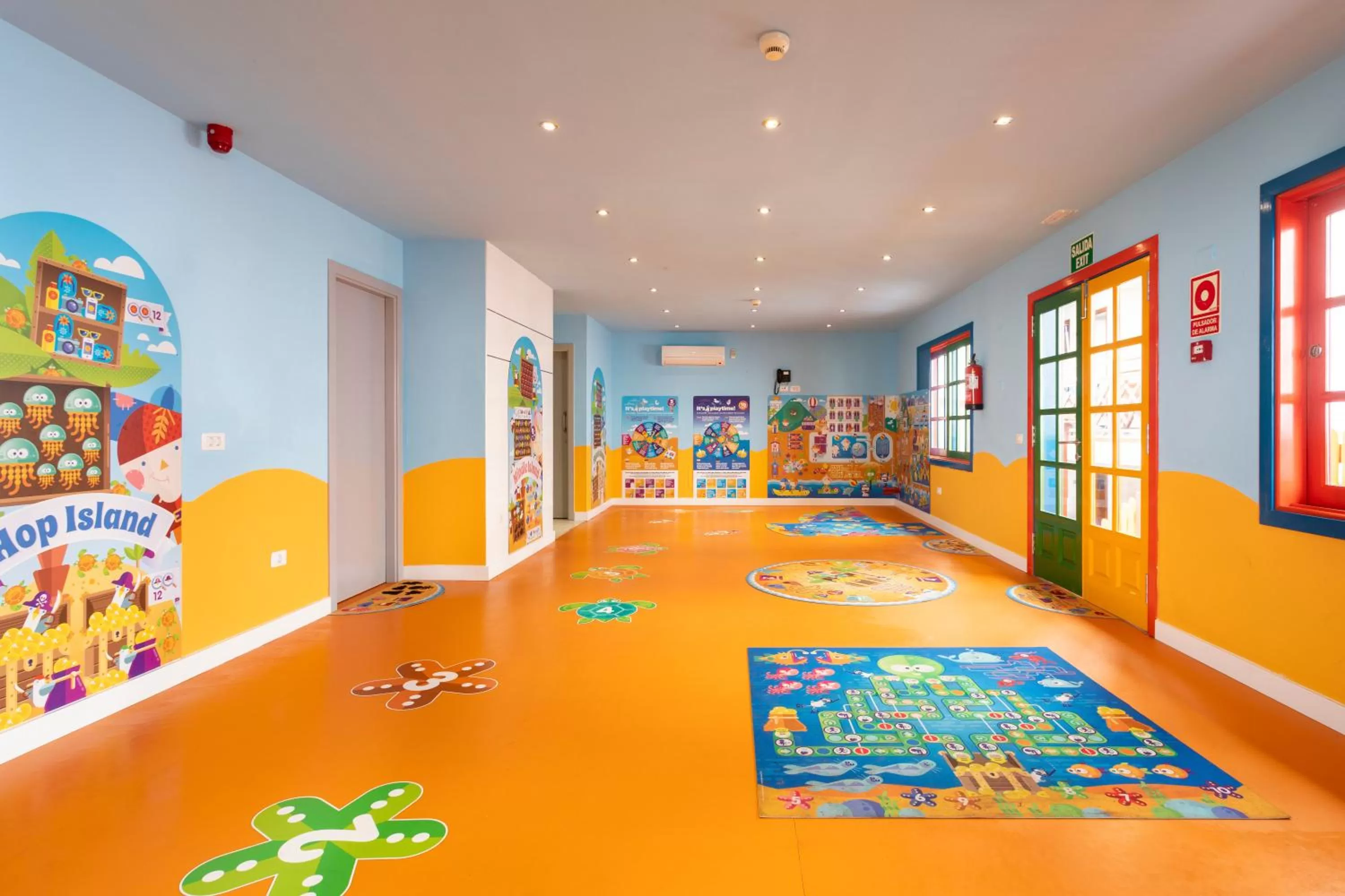 Kids's club in Globales Tamaimo Tropical