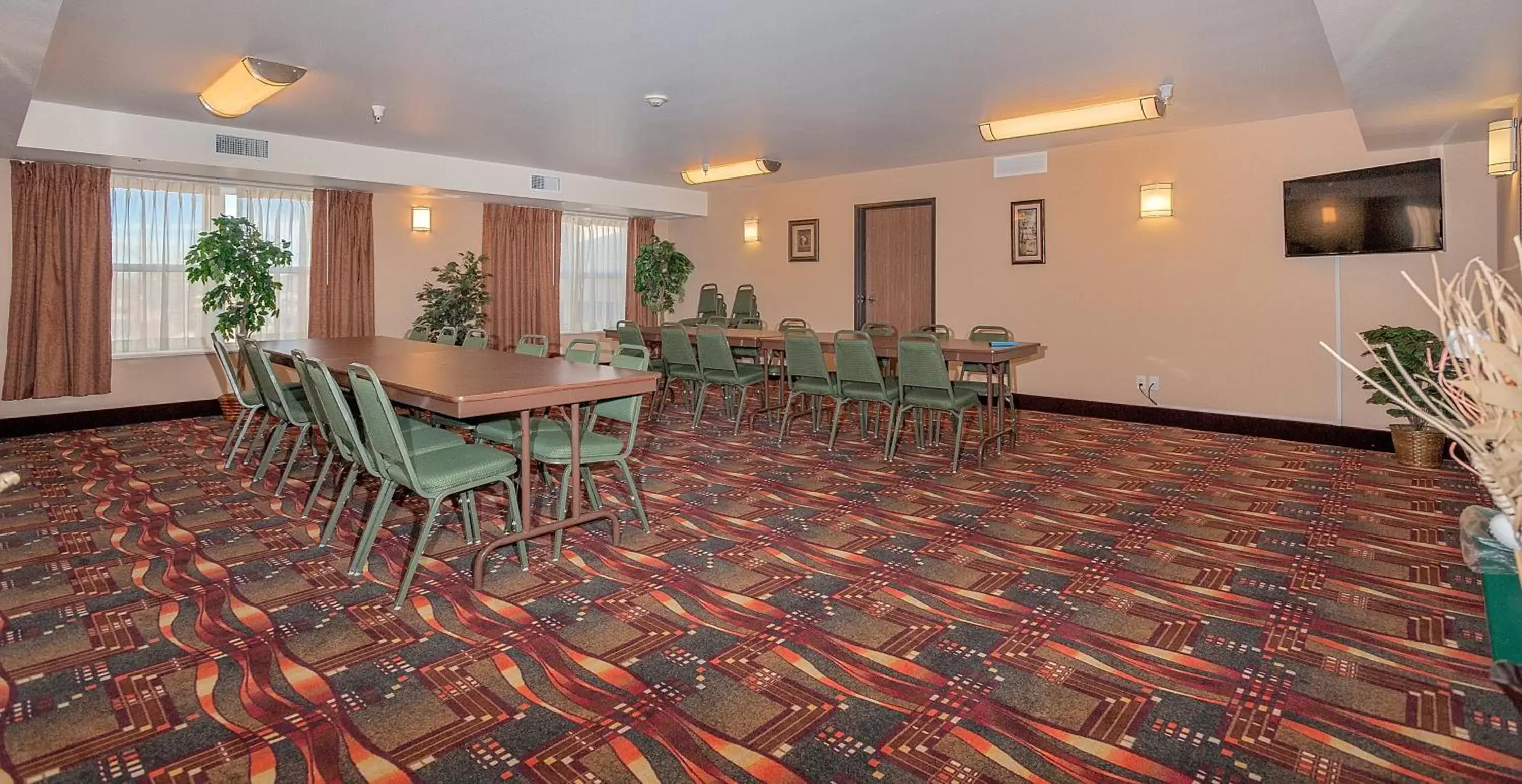 Meeting/conference room, Restaurant/Places to Eat in Days Inn by Wyndham Manitou Springs