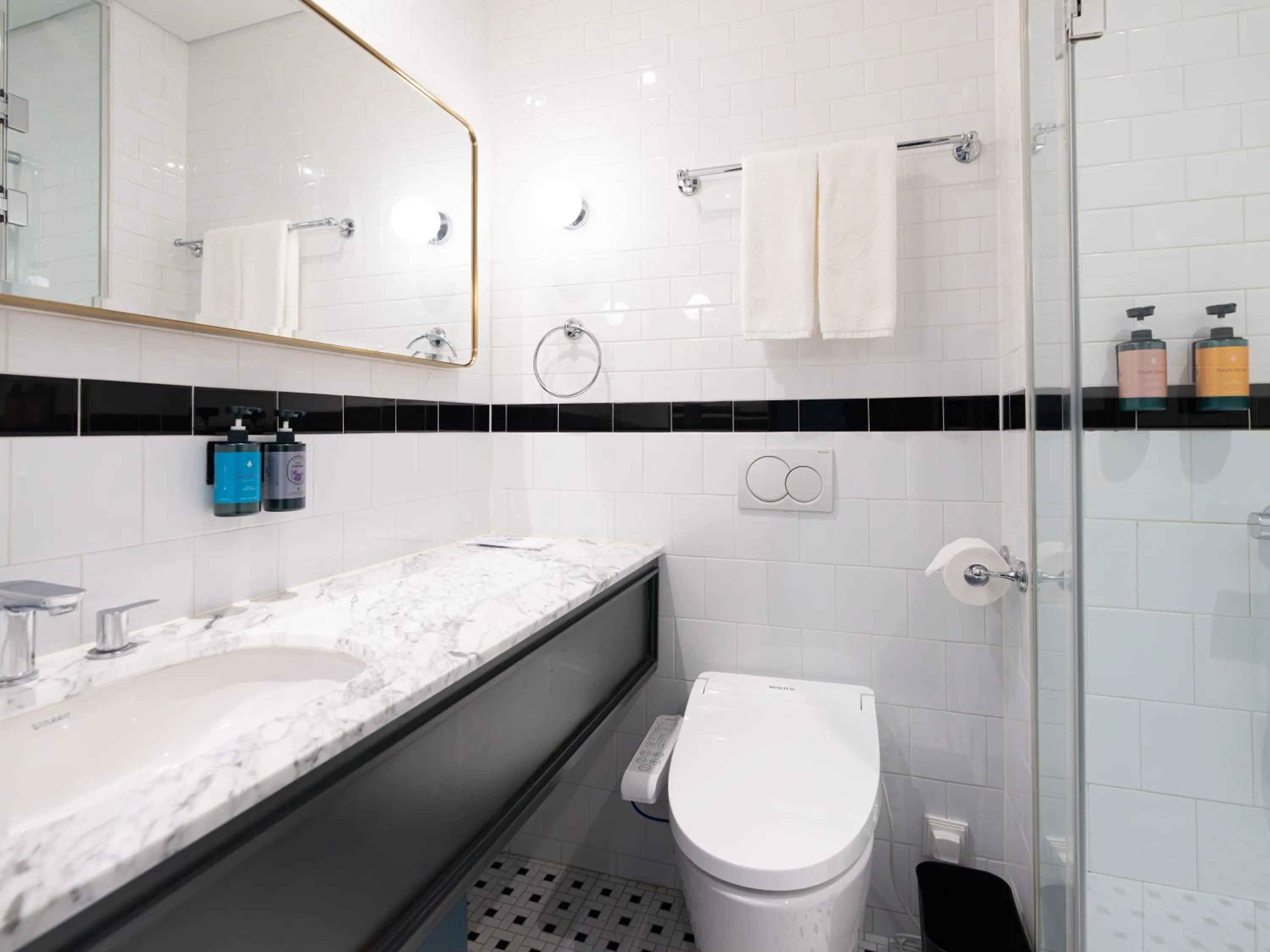 Toilet in Hotel Crescendo Seoul