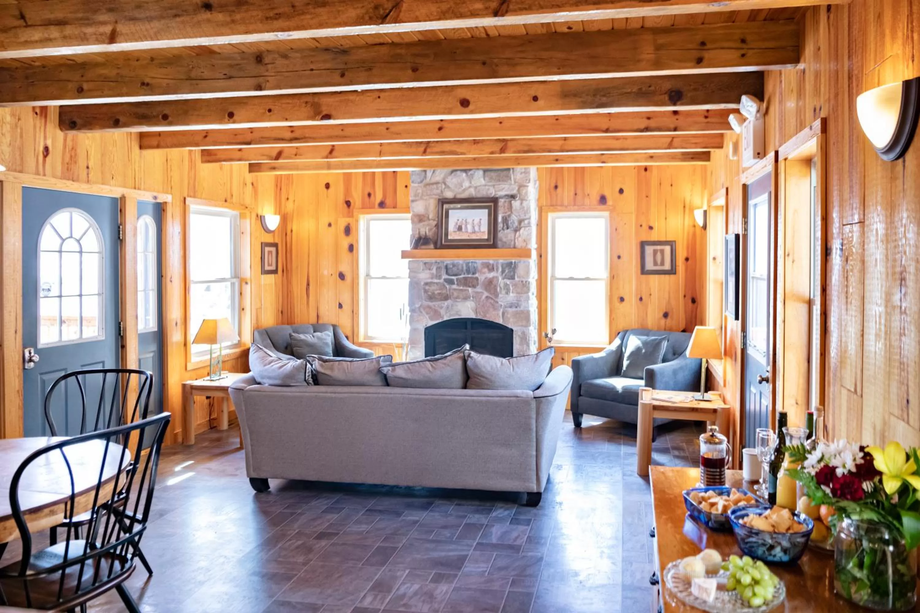 Communal lounge/ TV room in Stay Inn Ely