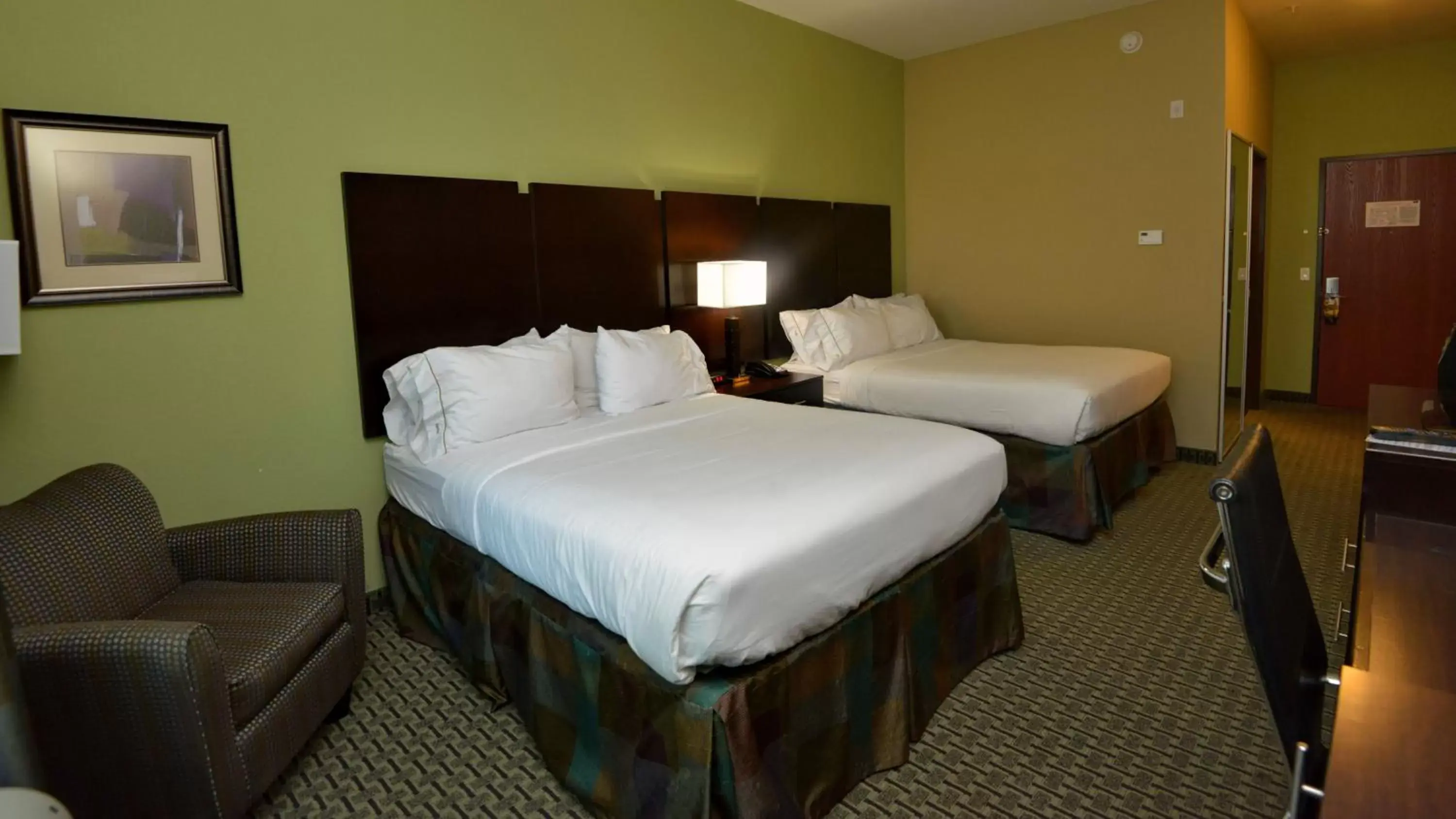 Photo of the whole room, Bed in Holiday Inn Express Baton Rouge North, an IHG Hotel