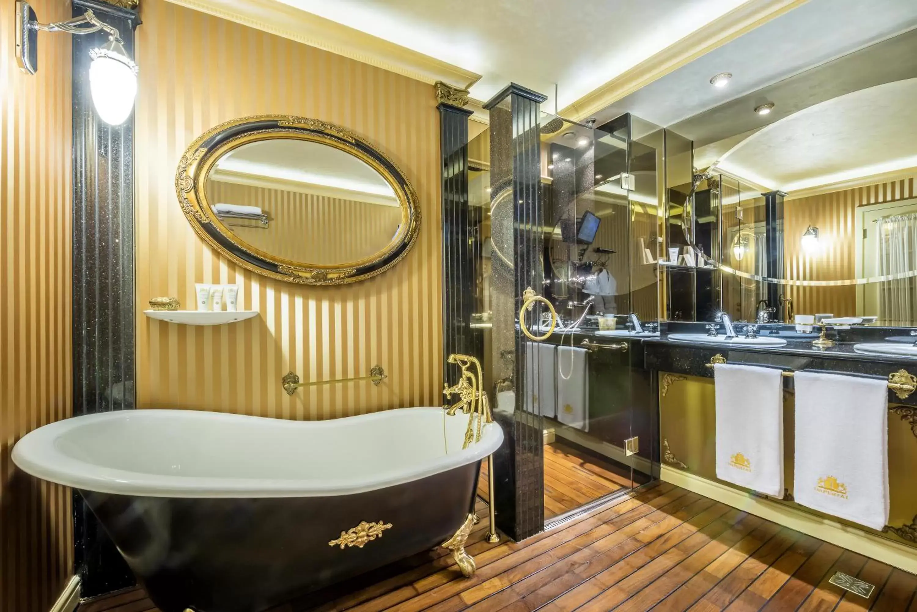 Bathroom in Imperial Hotel & Restaurant