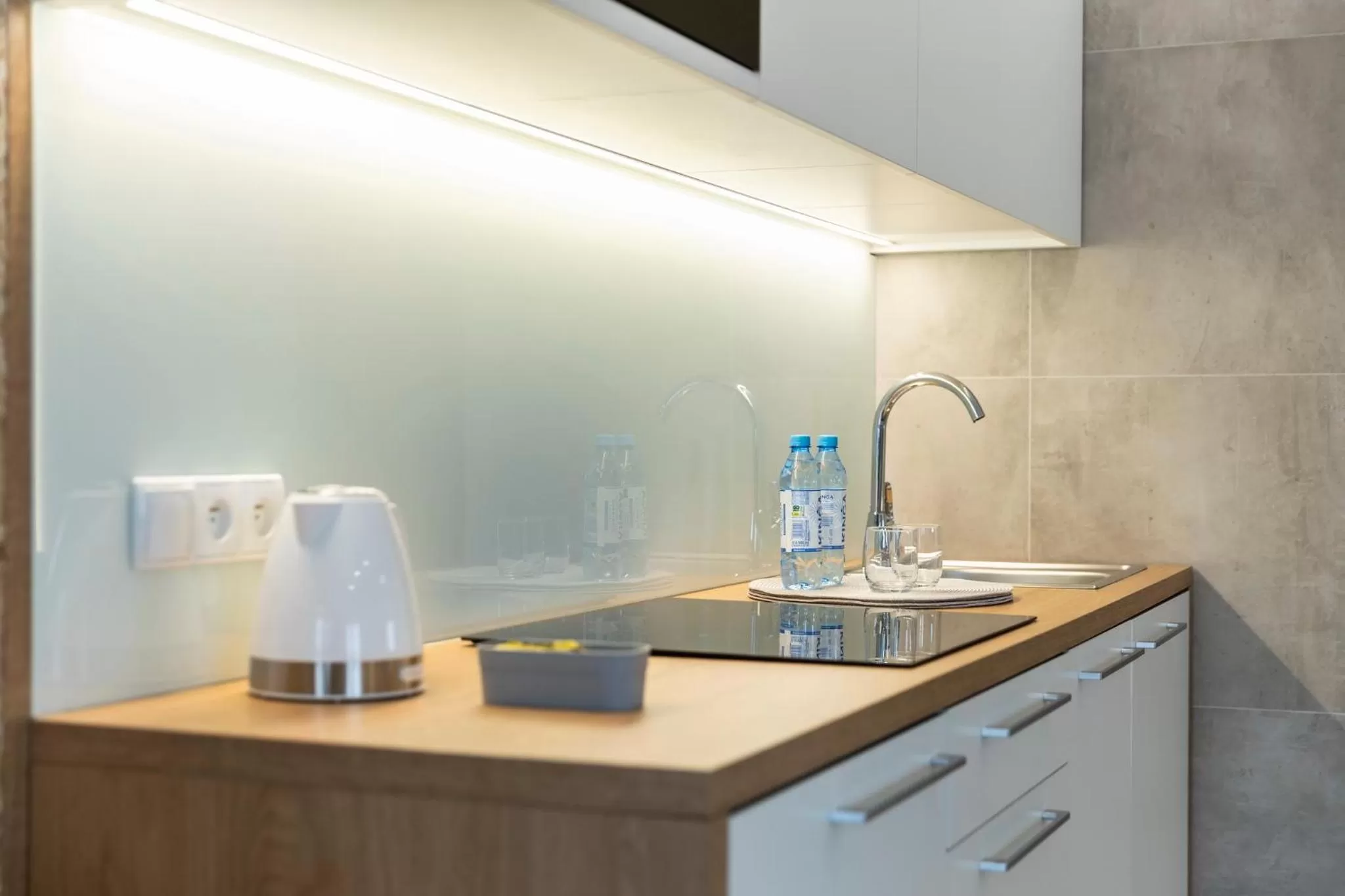 Coffee/tea facilities in Royal Hill Residence