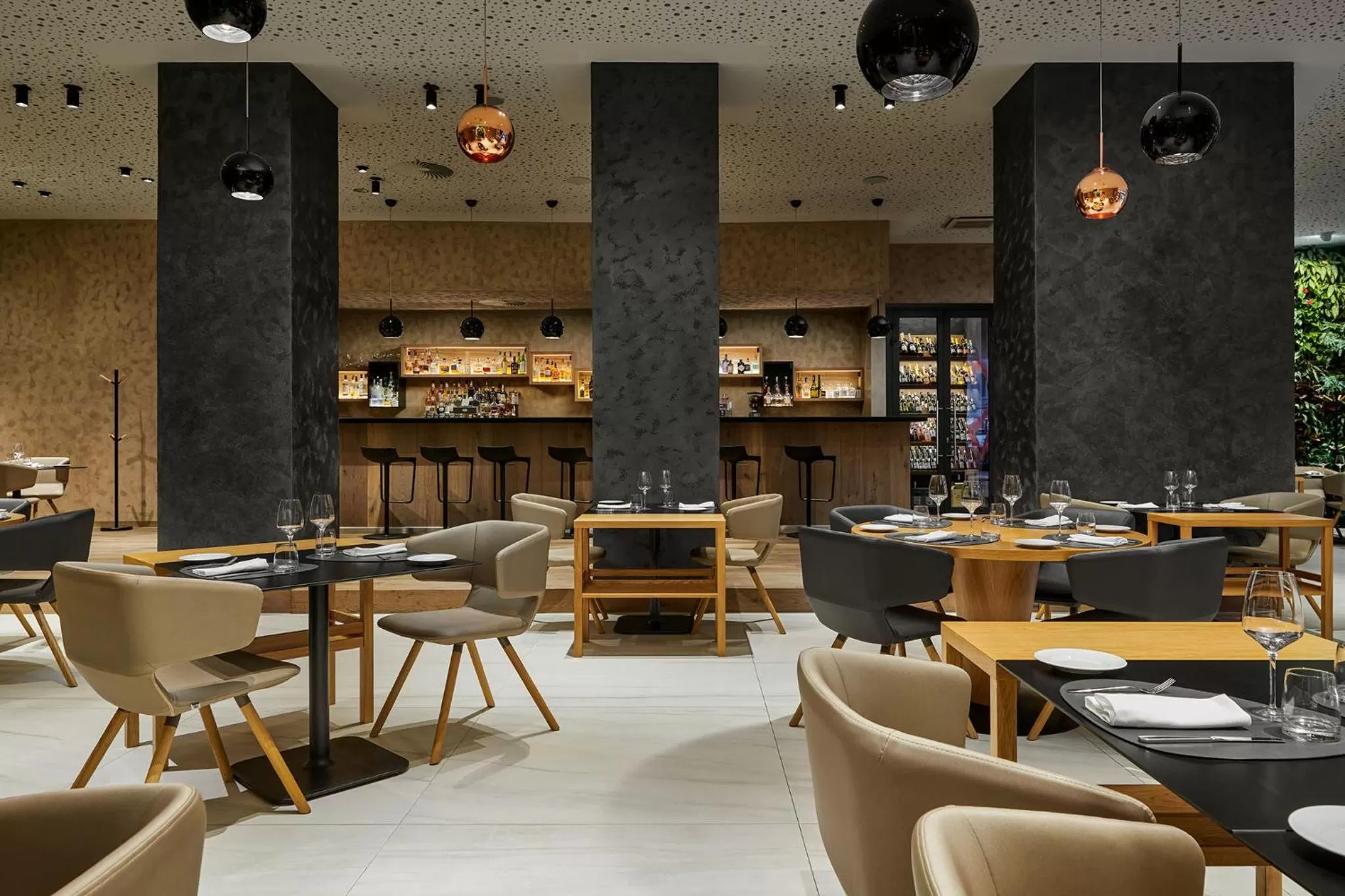 Restaurant/places to eat in Hotel Passage