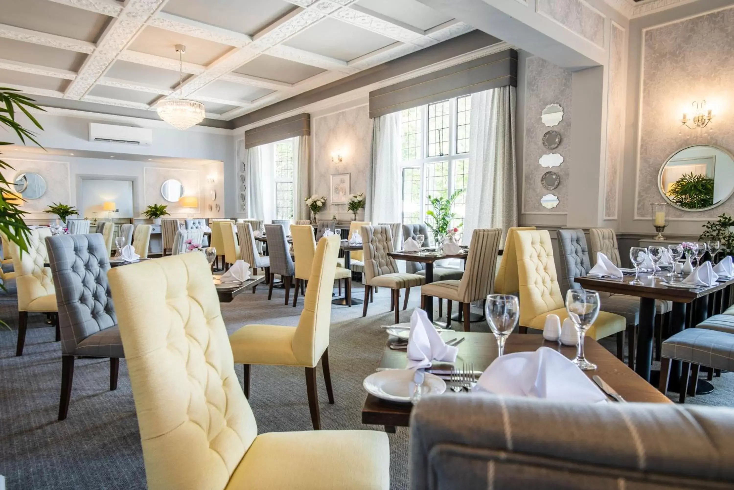 Restaurant/Places to Eat in Southcrest Manor Hotel; BW Signature Collection