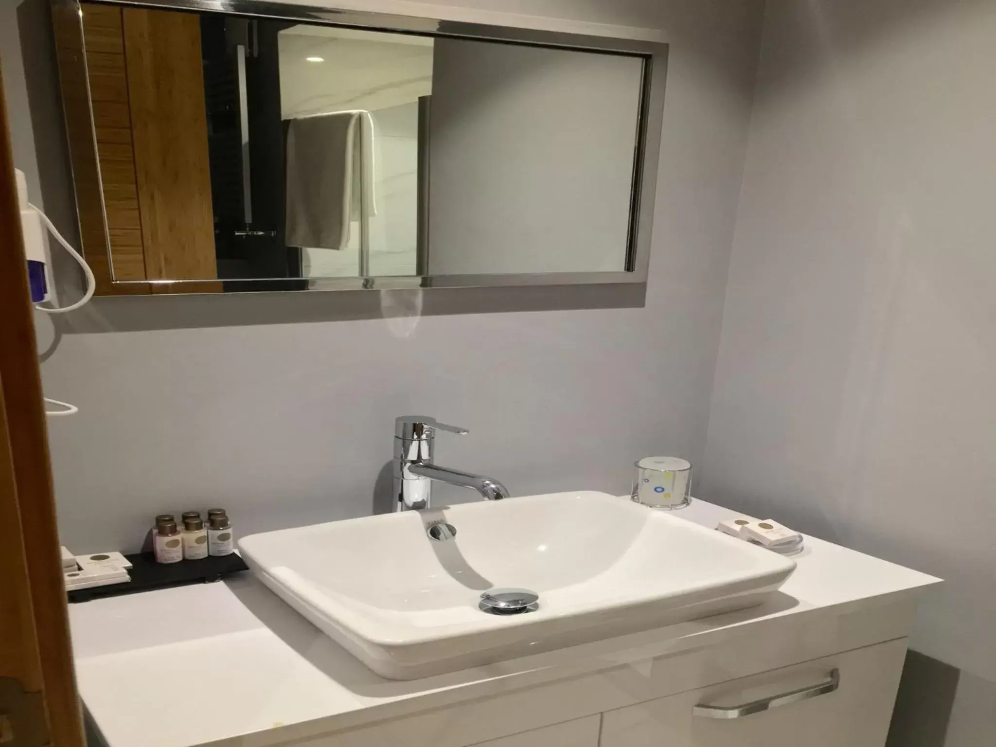 Shower, Bathroom in Wame Suite Hotel Nisantasi