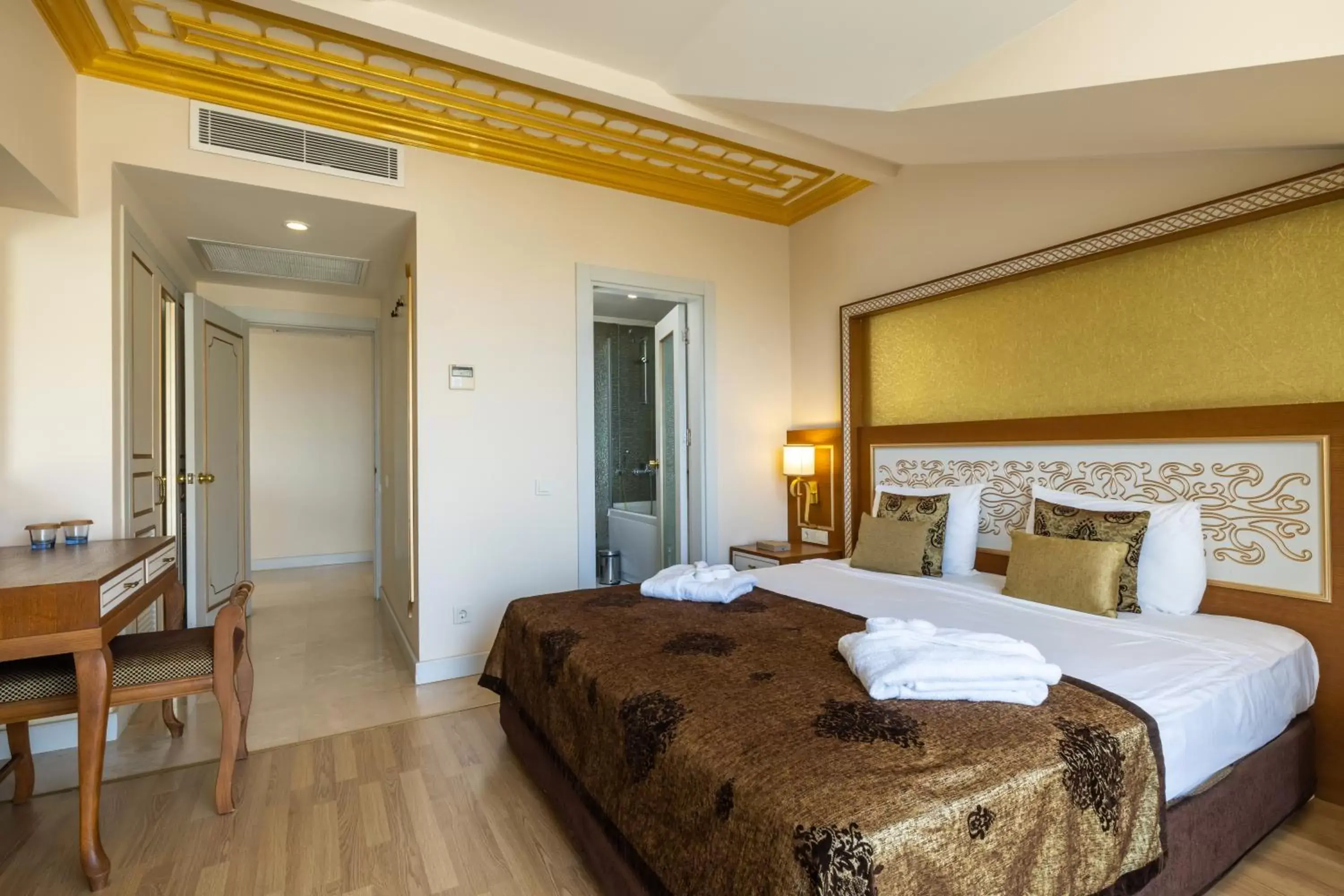 Property building, Bed in Crystal Palace Luxury Resort & Spa - Ultimate All Inclusive