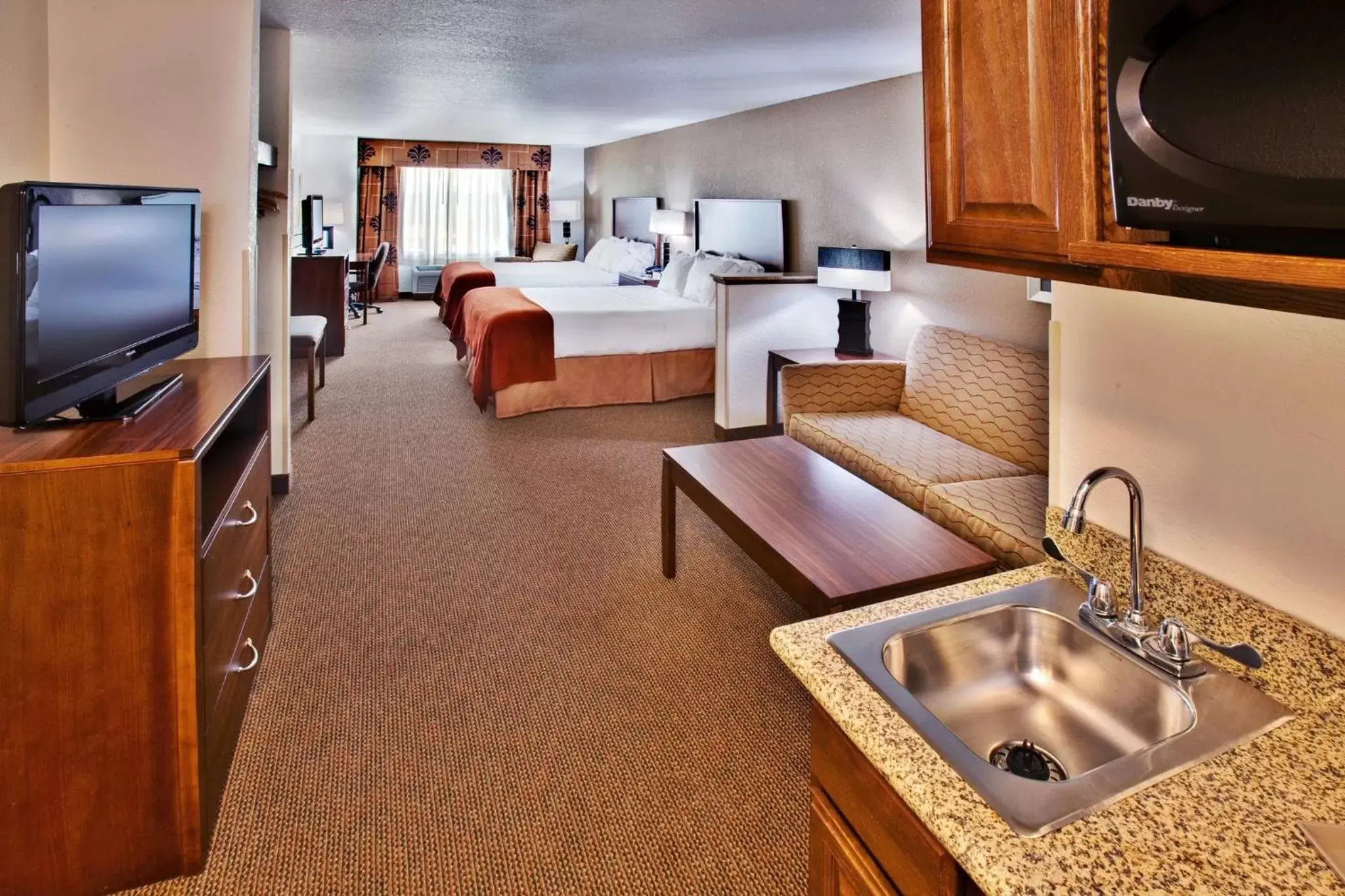Photo of the whole room, TV/Entertainment Center in Holiday Inn Express Hotel & Suites - Dubuque West, an IHG Hotel
