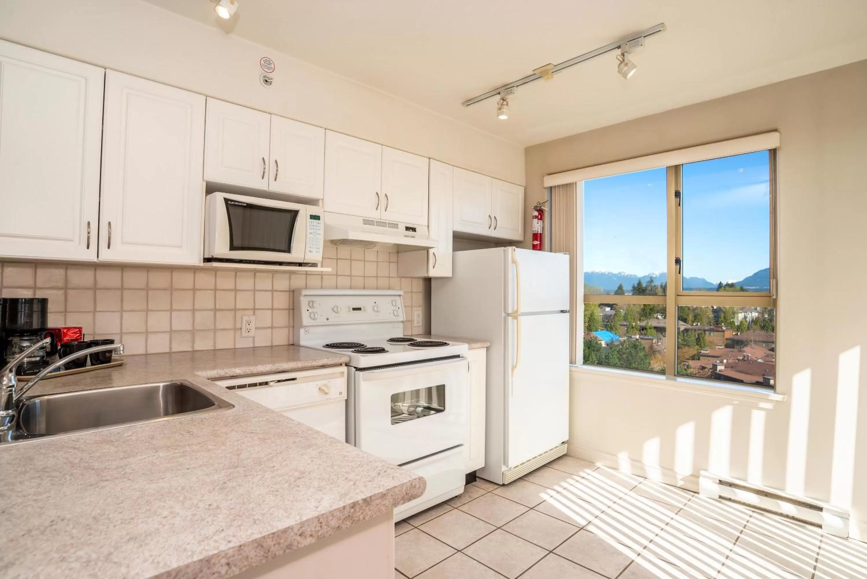 Kitchen or kitchenette in Sandman Suites Surrey - Guildford