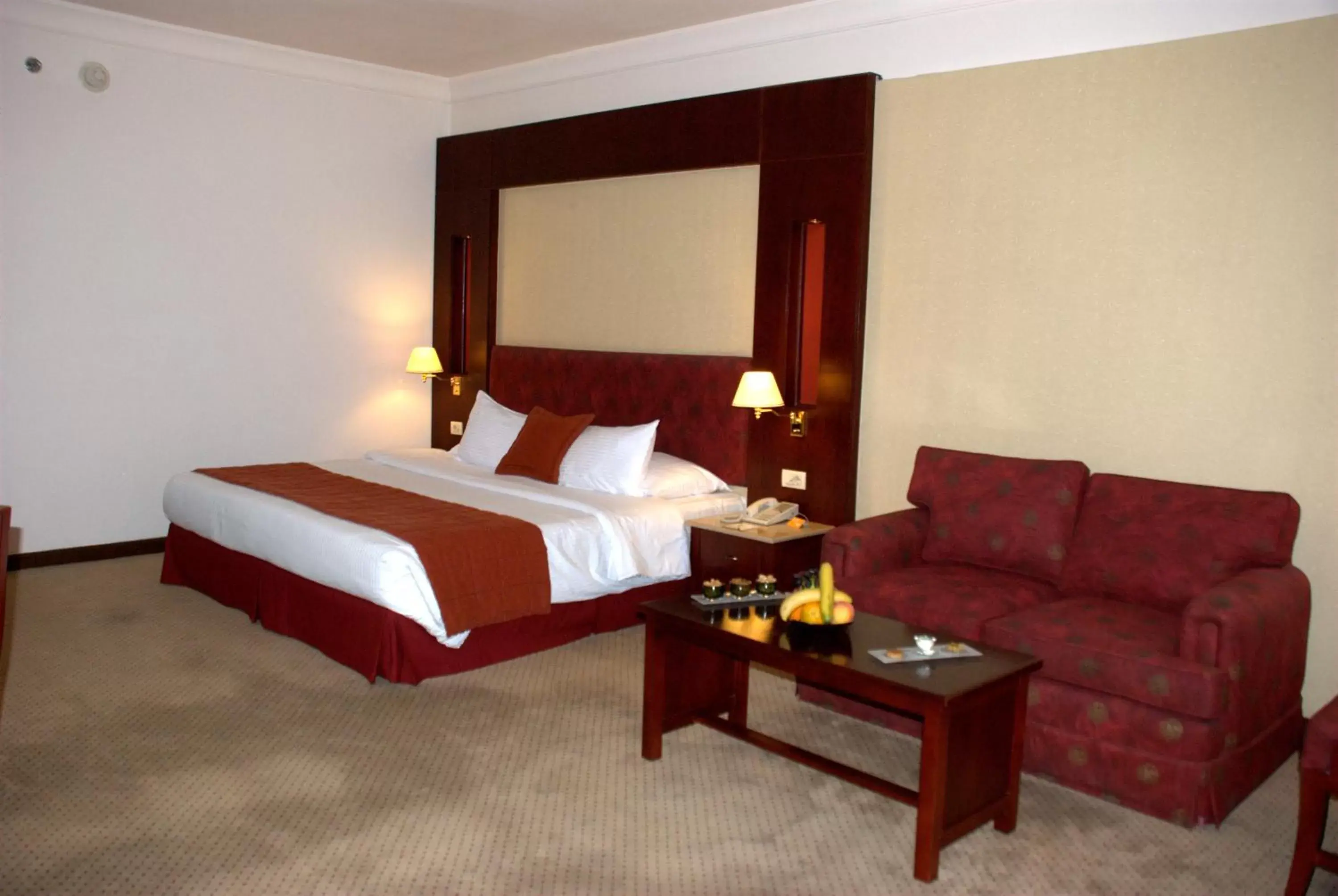 Photo of the whole room, Bed in Safir Hotel Cairo