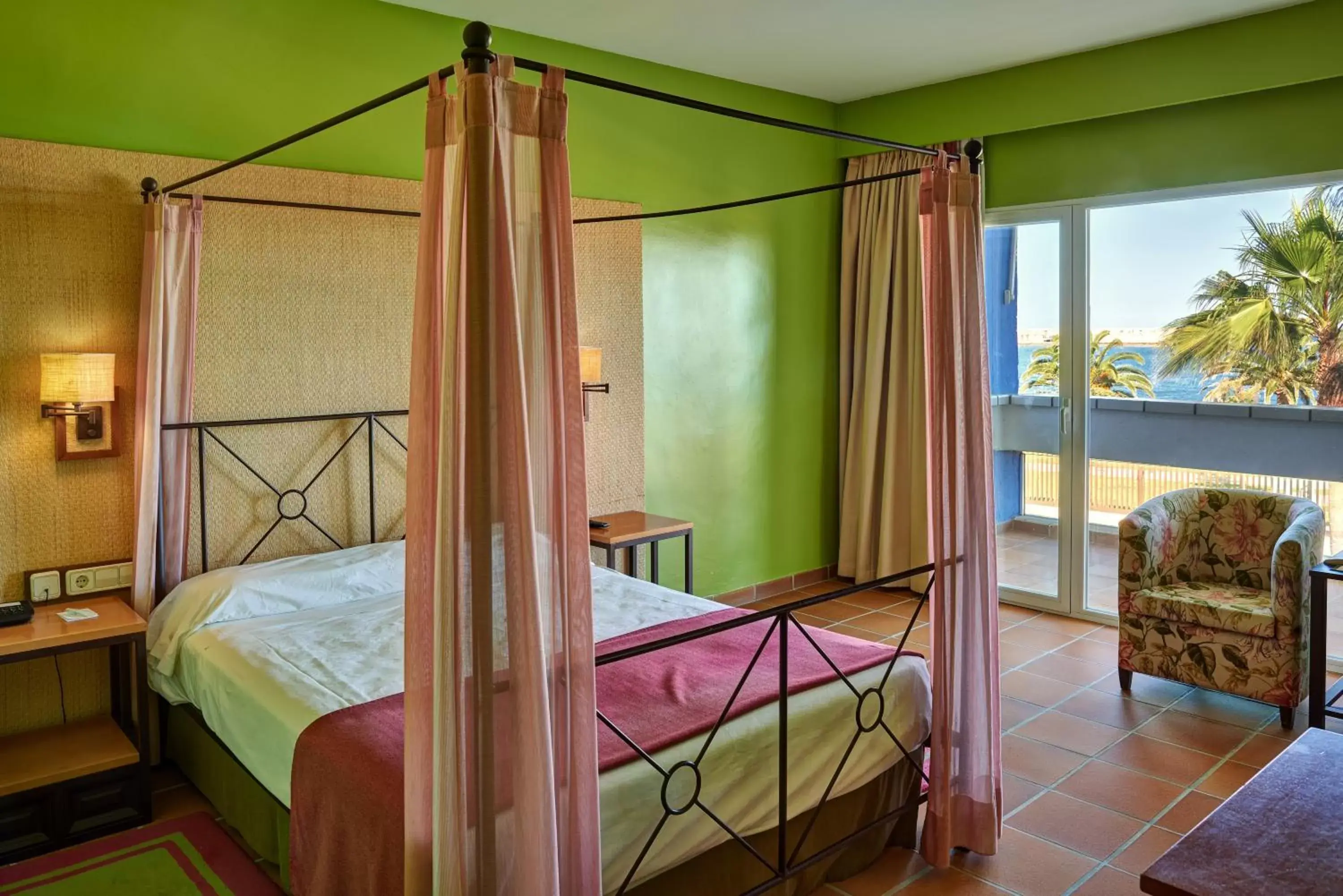 Photo of the whole room, Bed in Parador de Benicarló