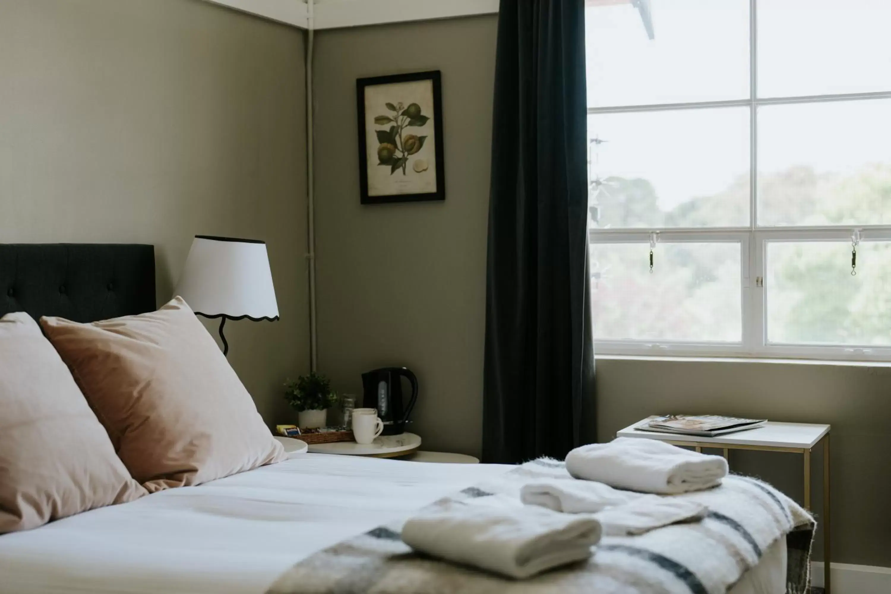 Bedroom, Bed in Bundanoon Hotel