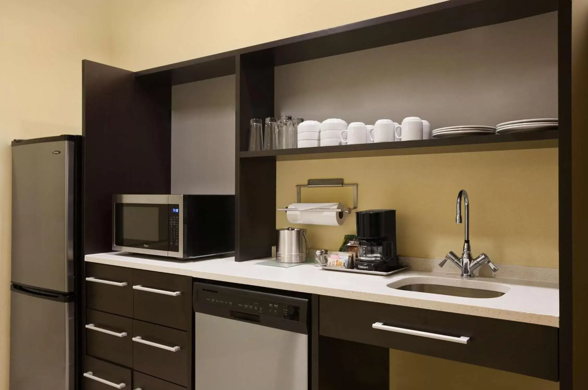 Kitchen or kitchenette, Kitchen/Kitchenette in Home2 Suites by Hilton Huntsville - Research Park Area