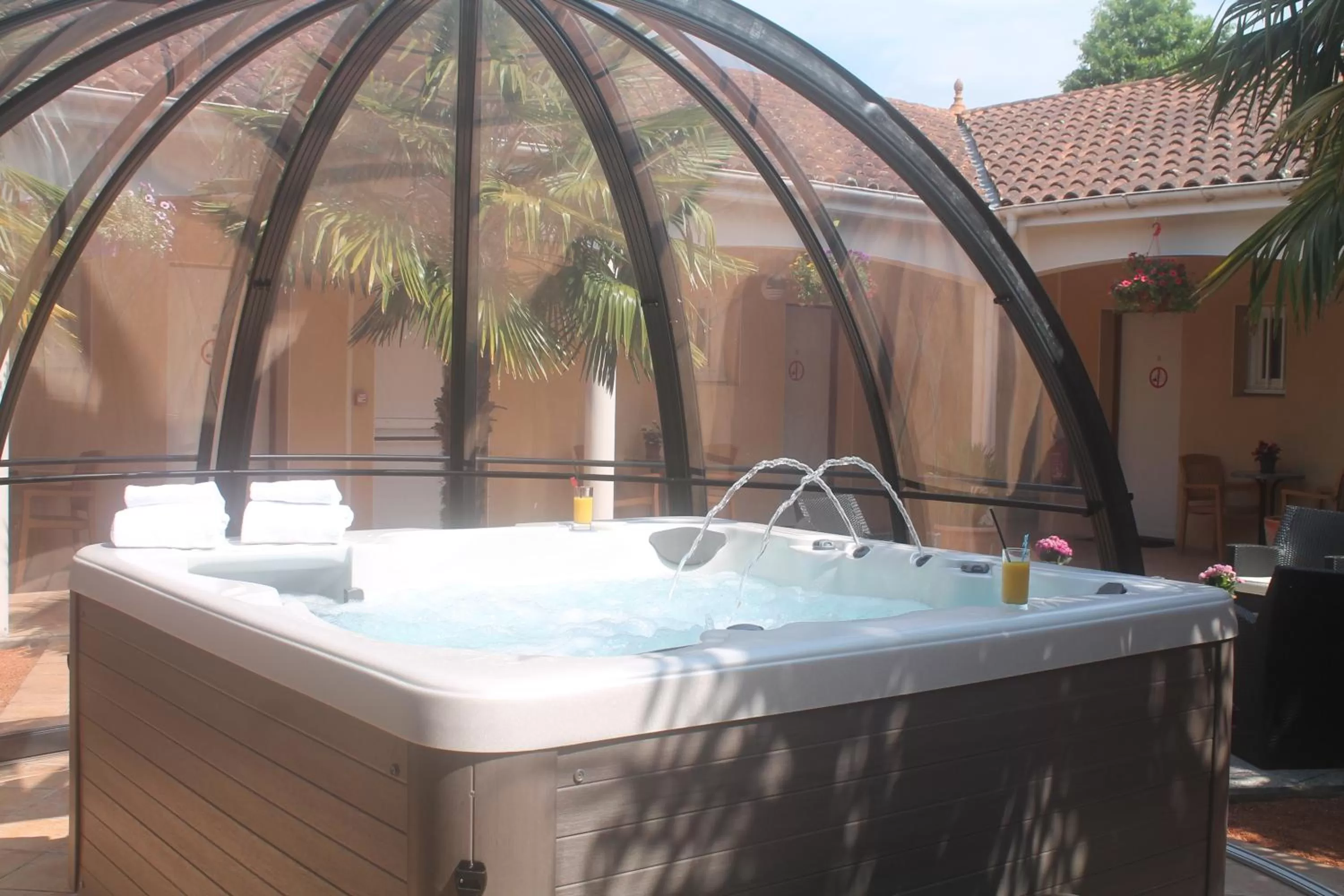 Hot Tub in La Closerie, Nantes Nord