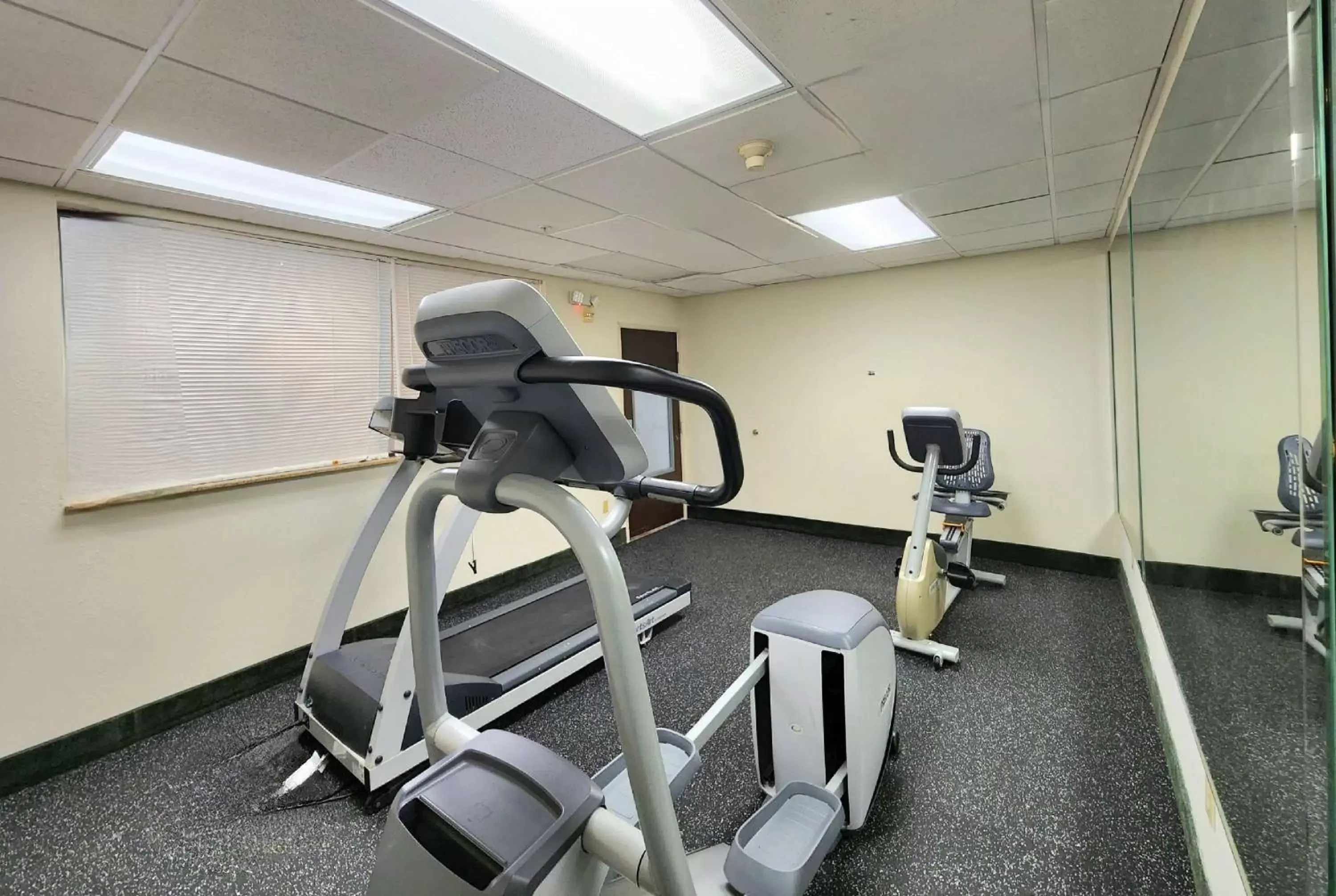 Fitness Center/Facilities in Days Inn & Suites by Wyndham Houston North/Aldine