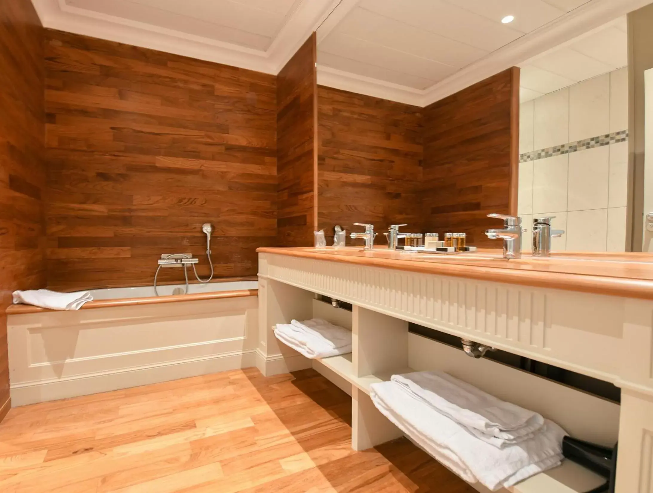 Bathroom in Château Grattequina Hôtel