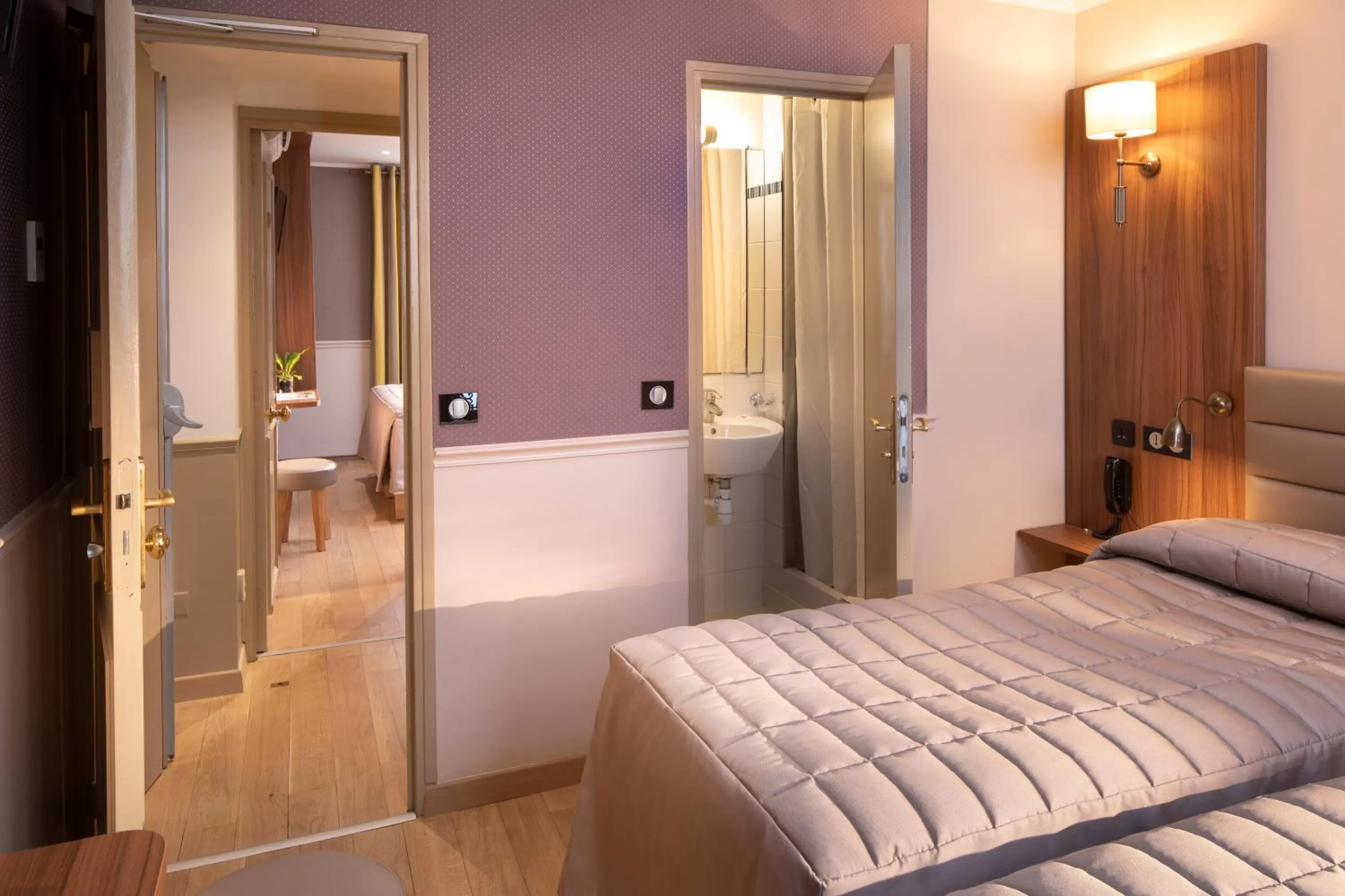 Bed in Hôtel de la Tour Eiffel