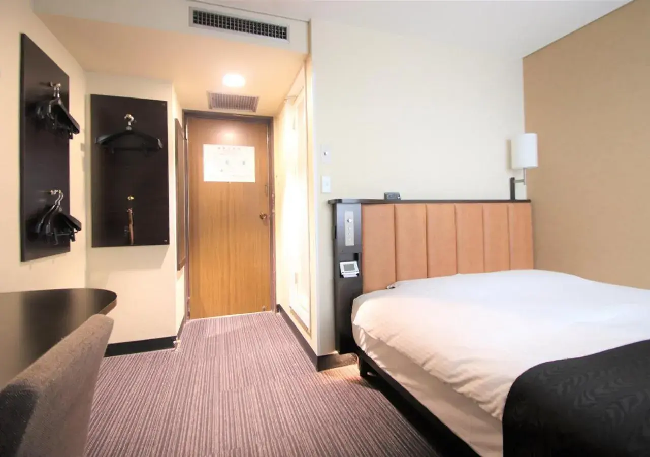 Photo of the whole room in Apa Hotel Hiroshima-Ekimae