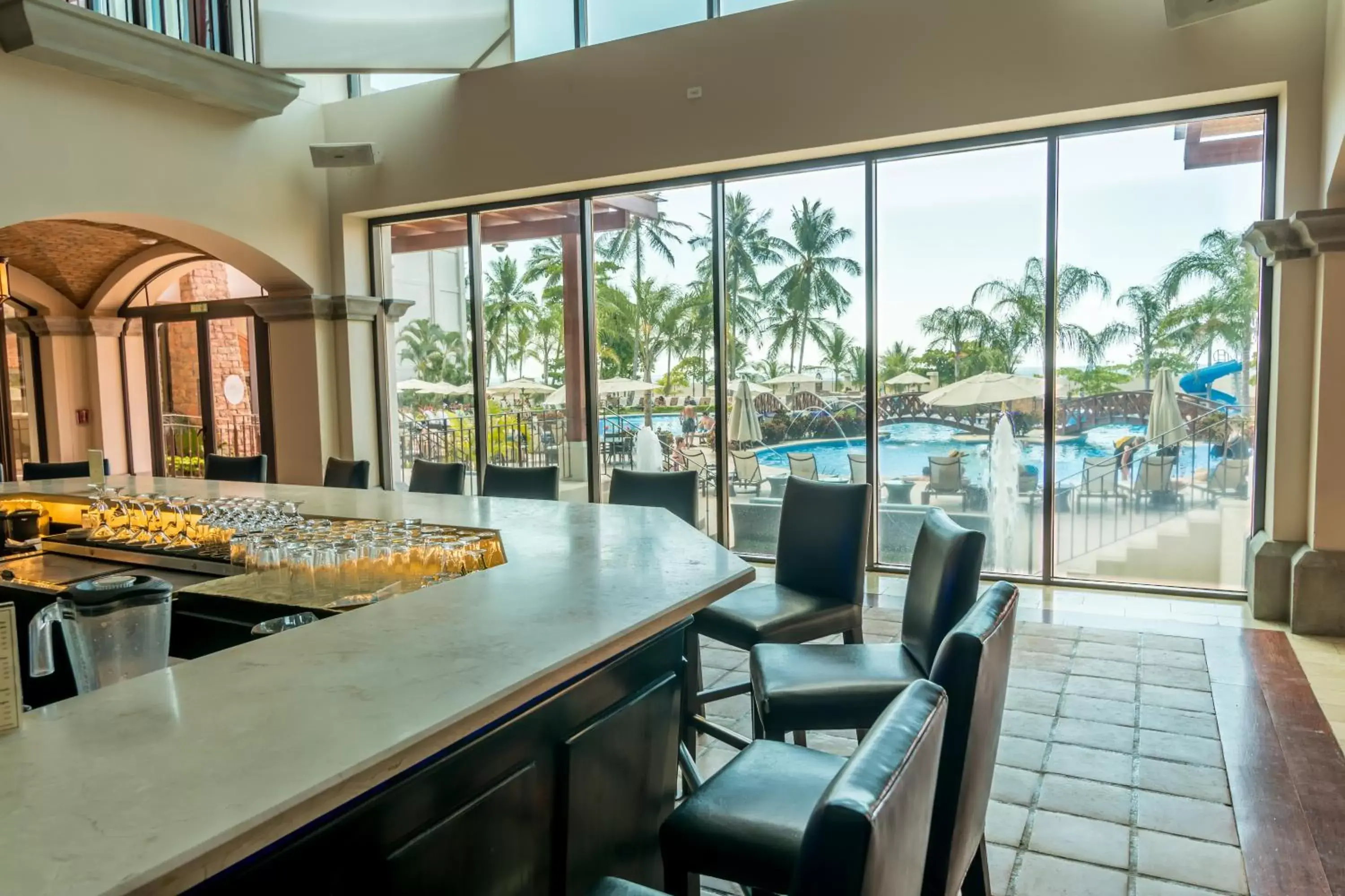 Lounge or bar in Crocs Resort & Casino