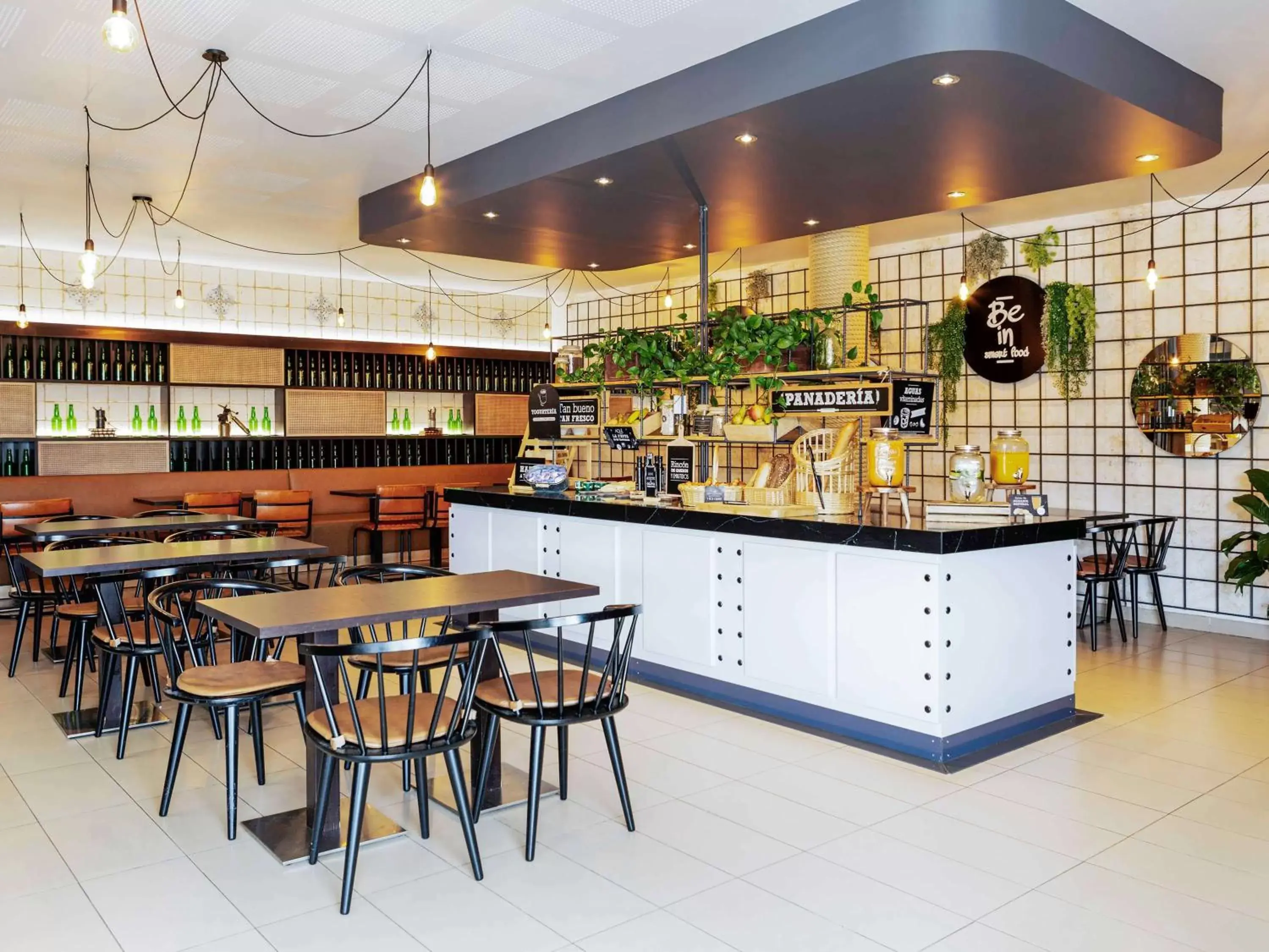 Restaurant/Places to Eat in Ibis Oviedo
