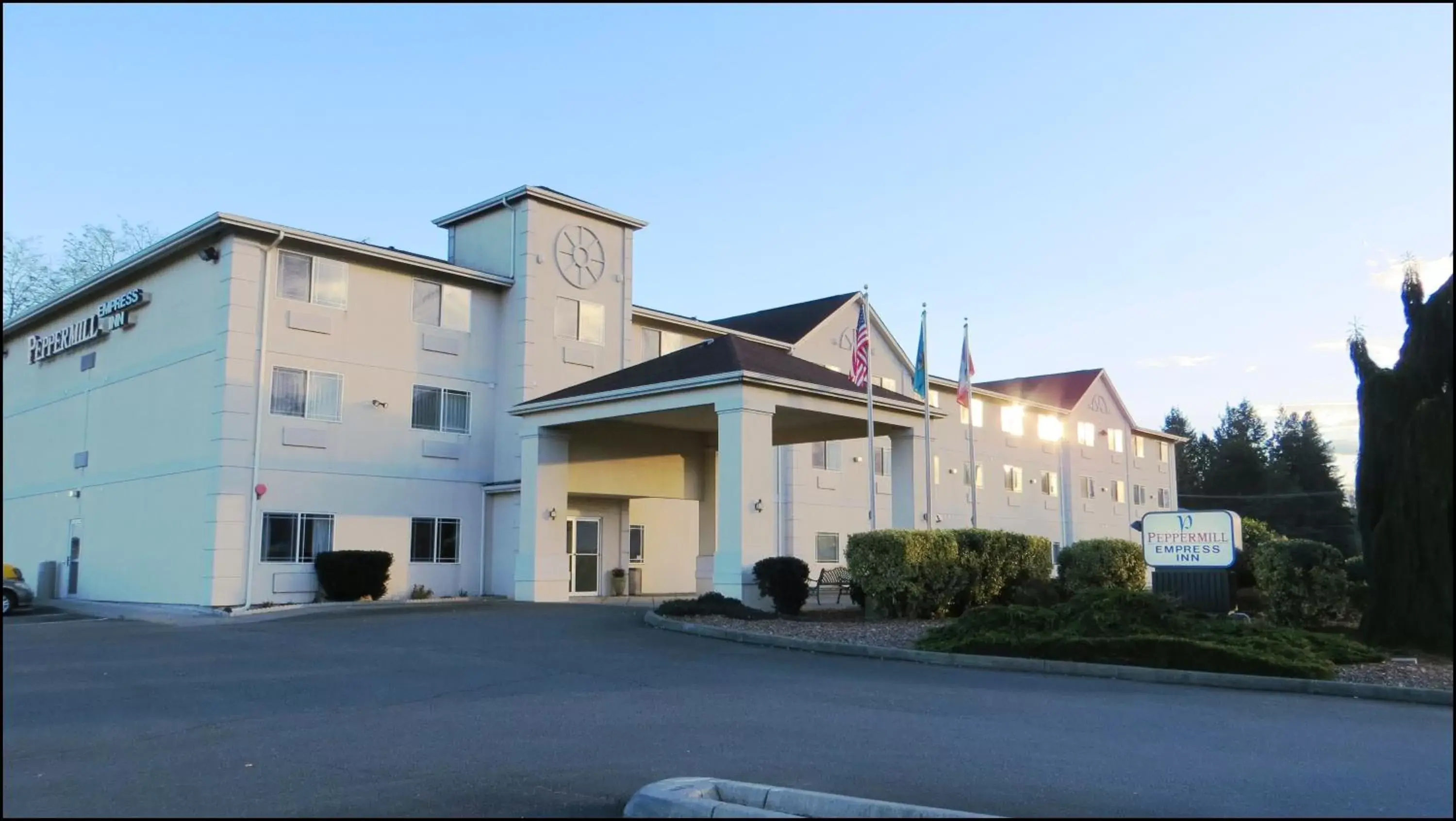 Facade/entrance, Property Building in Peppermill Empress Inn