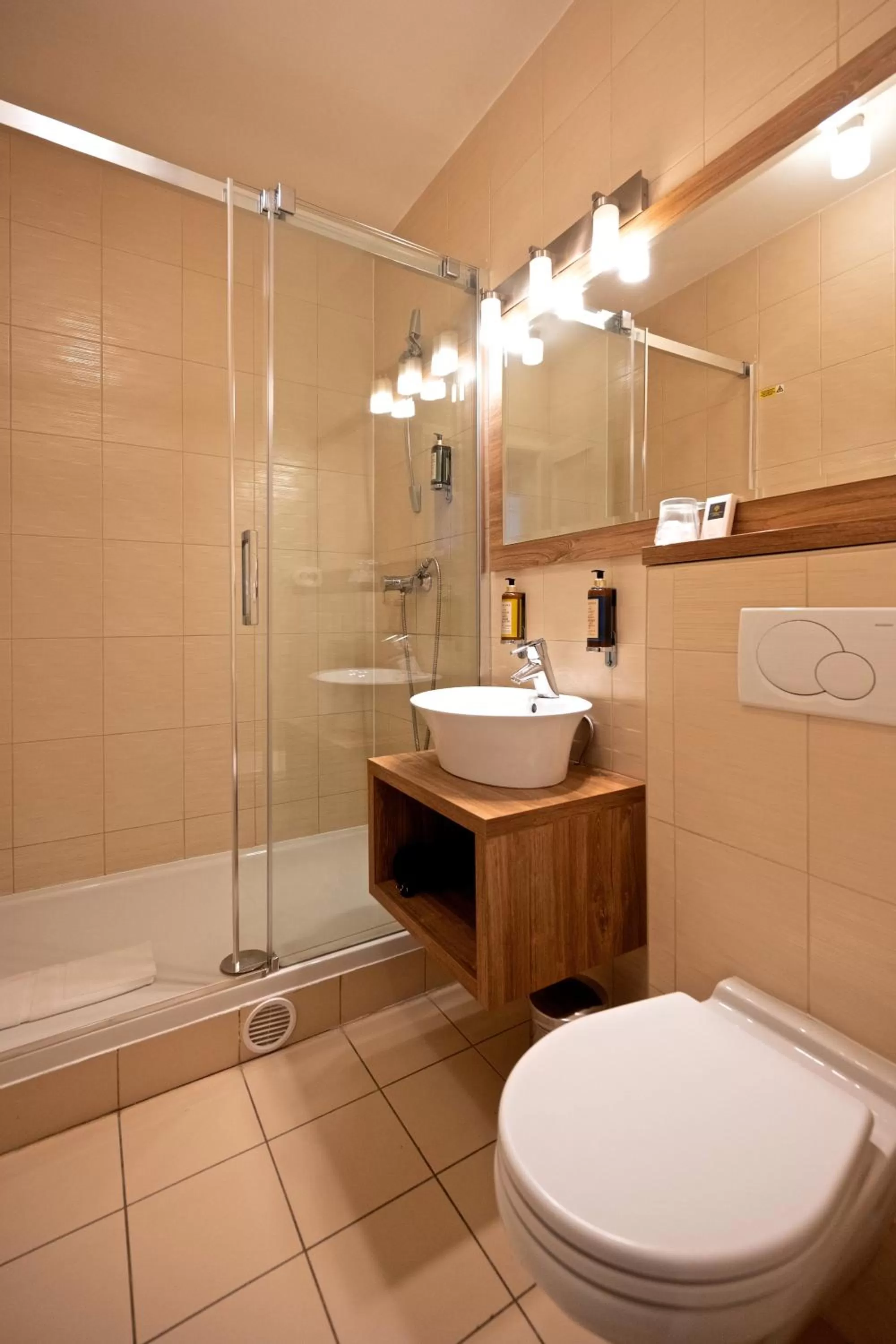 Shower in Grand Hotel Trenčin