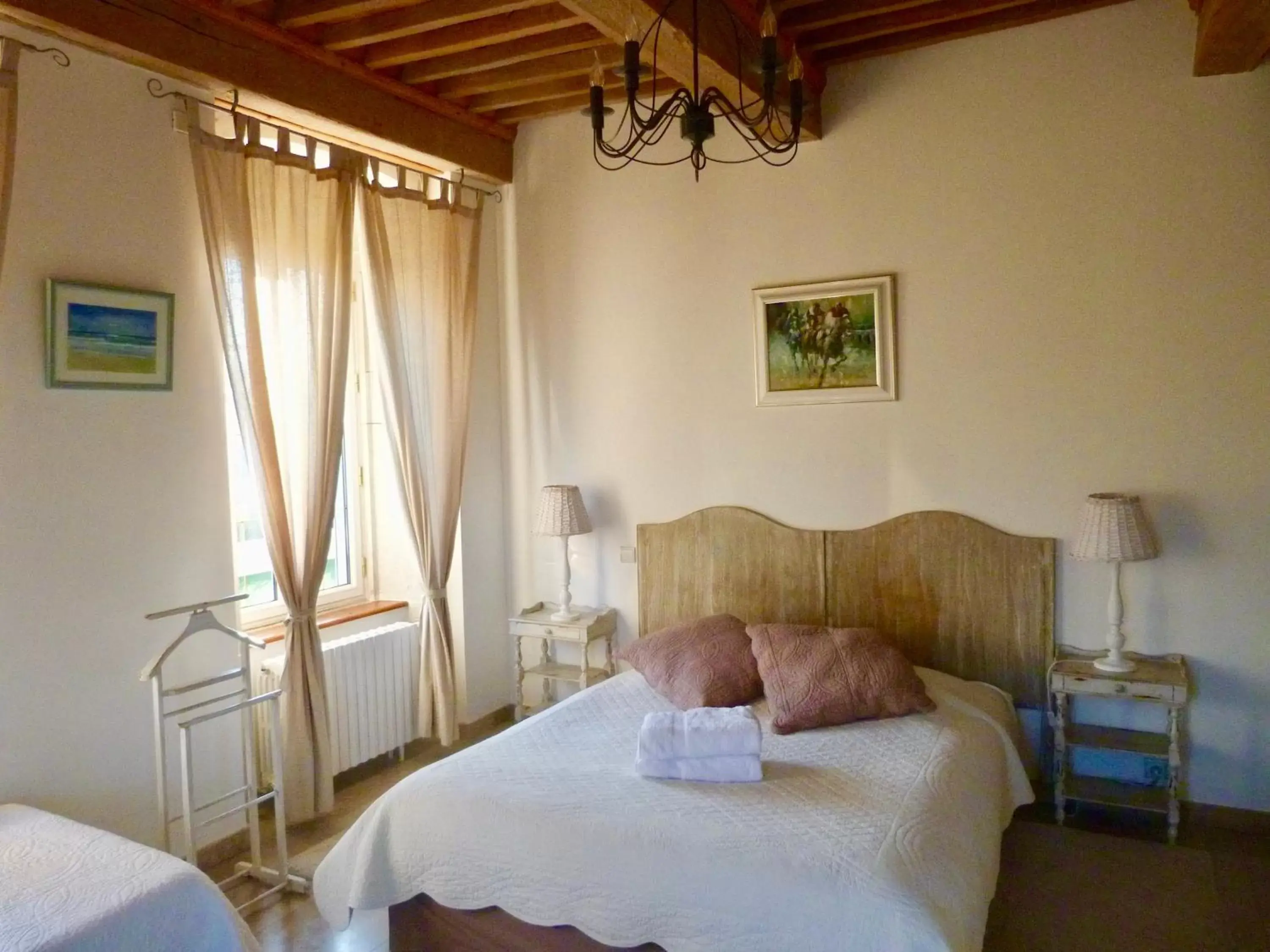 Photo of the whole room, Bed in Domaine du Manoir