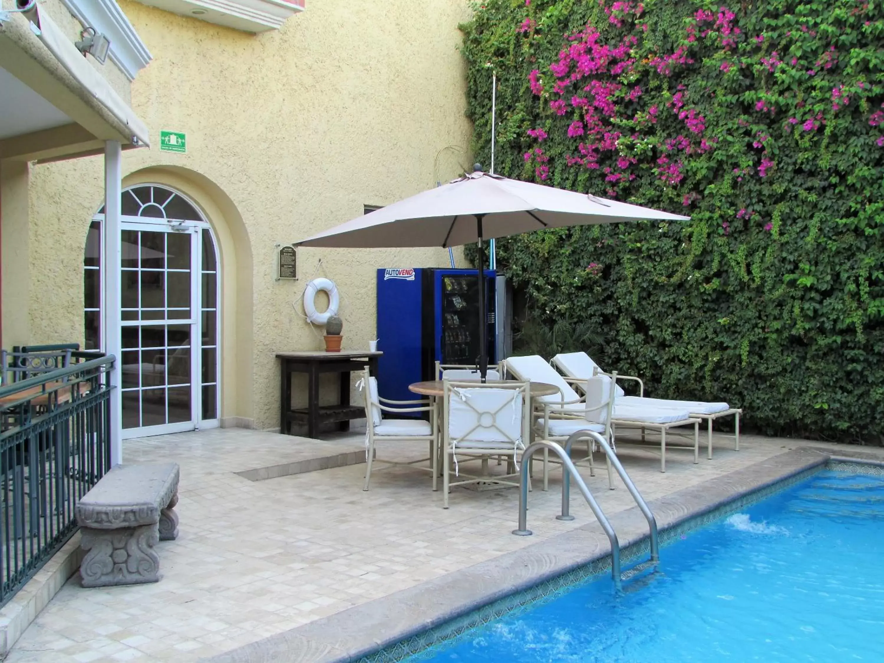 Swimming Pool in Best Western Hotel Posada Del Rio Express