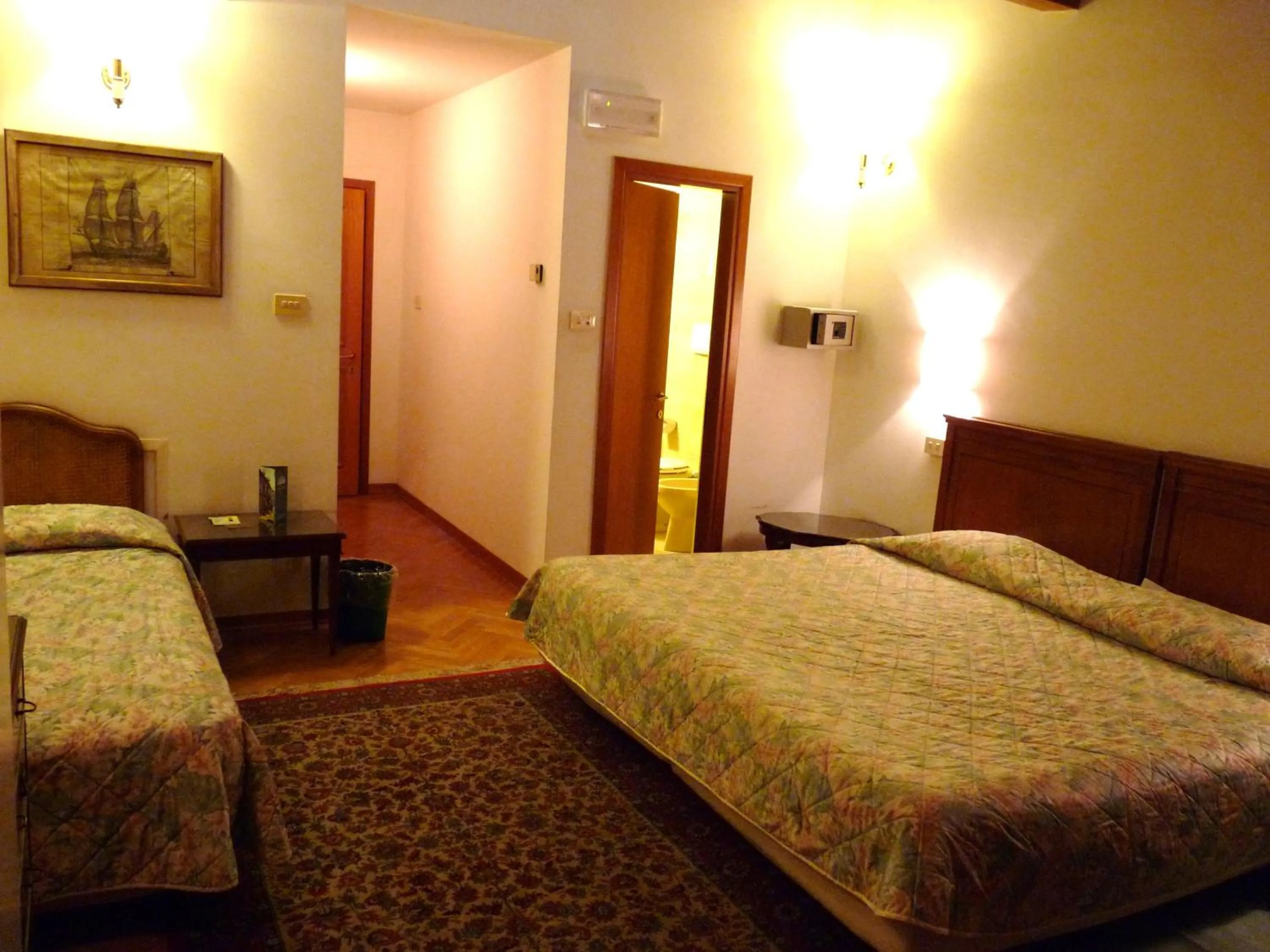 Photo of the whole room, Bed in Classic Hotel