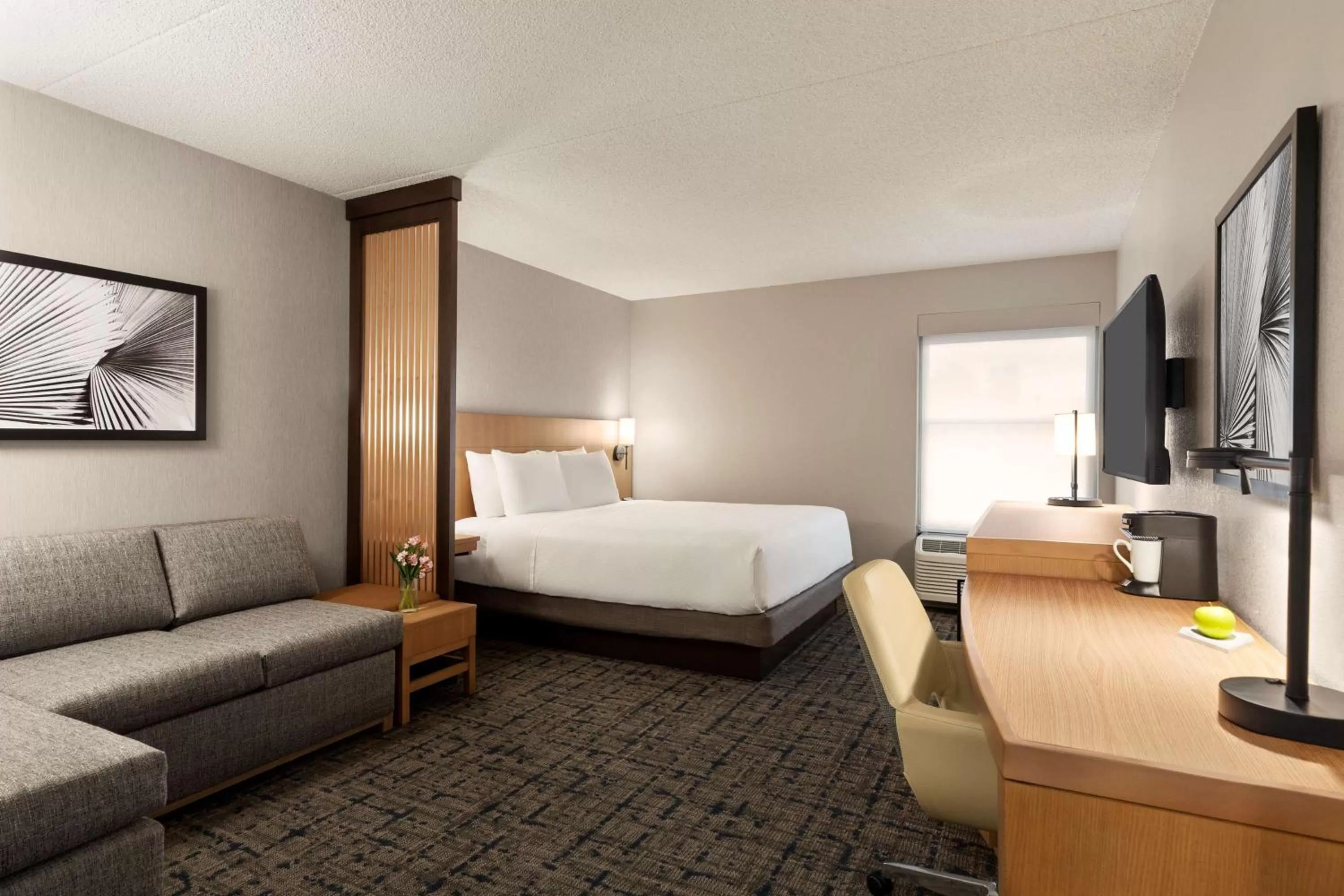 Photo of the whole room, Bed in Hyatt Place Tucson Central