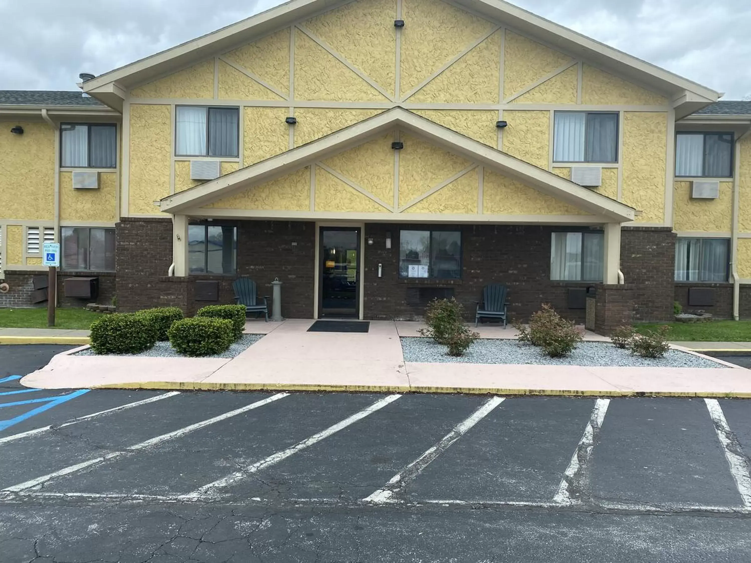 Facade/entrance, Property Building in Super 8 by Wyndham Maysville KY