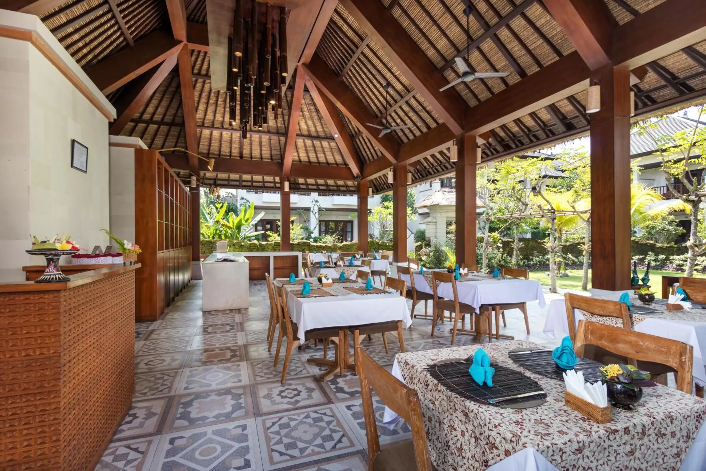 Restaurant/Places to Eat in Radha Phala Resort & Spa