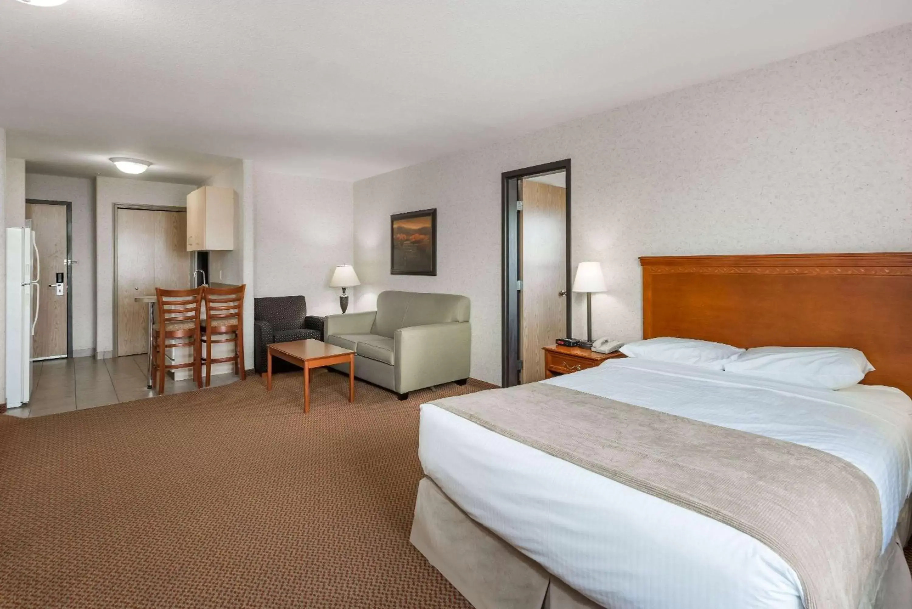 Photo of the whole room in Super 8 by Wyndham Grande Prairie