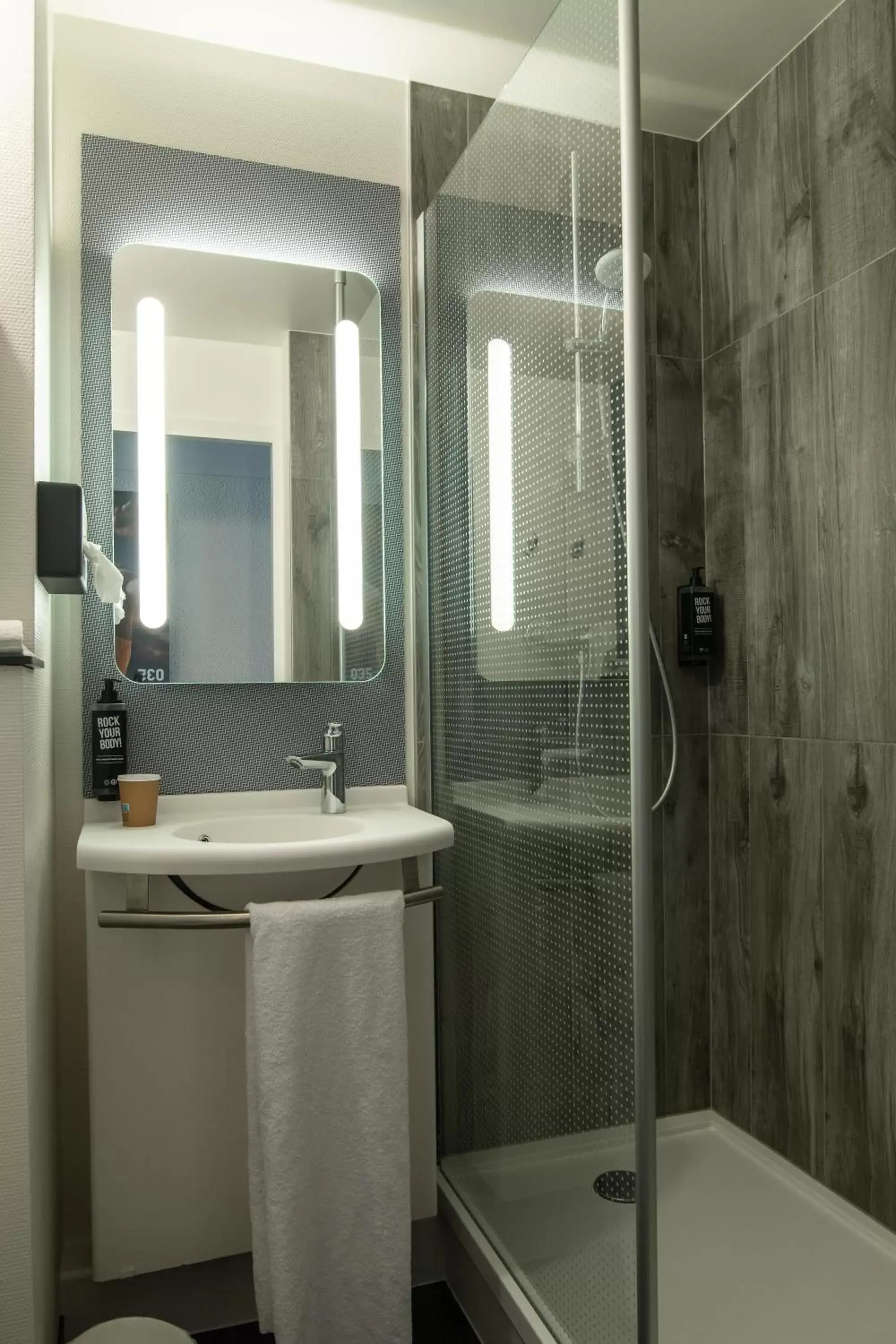 Shower, Bathroom in ibis Lille Villeneuve-d'Ascq Grand Stade