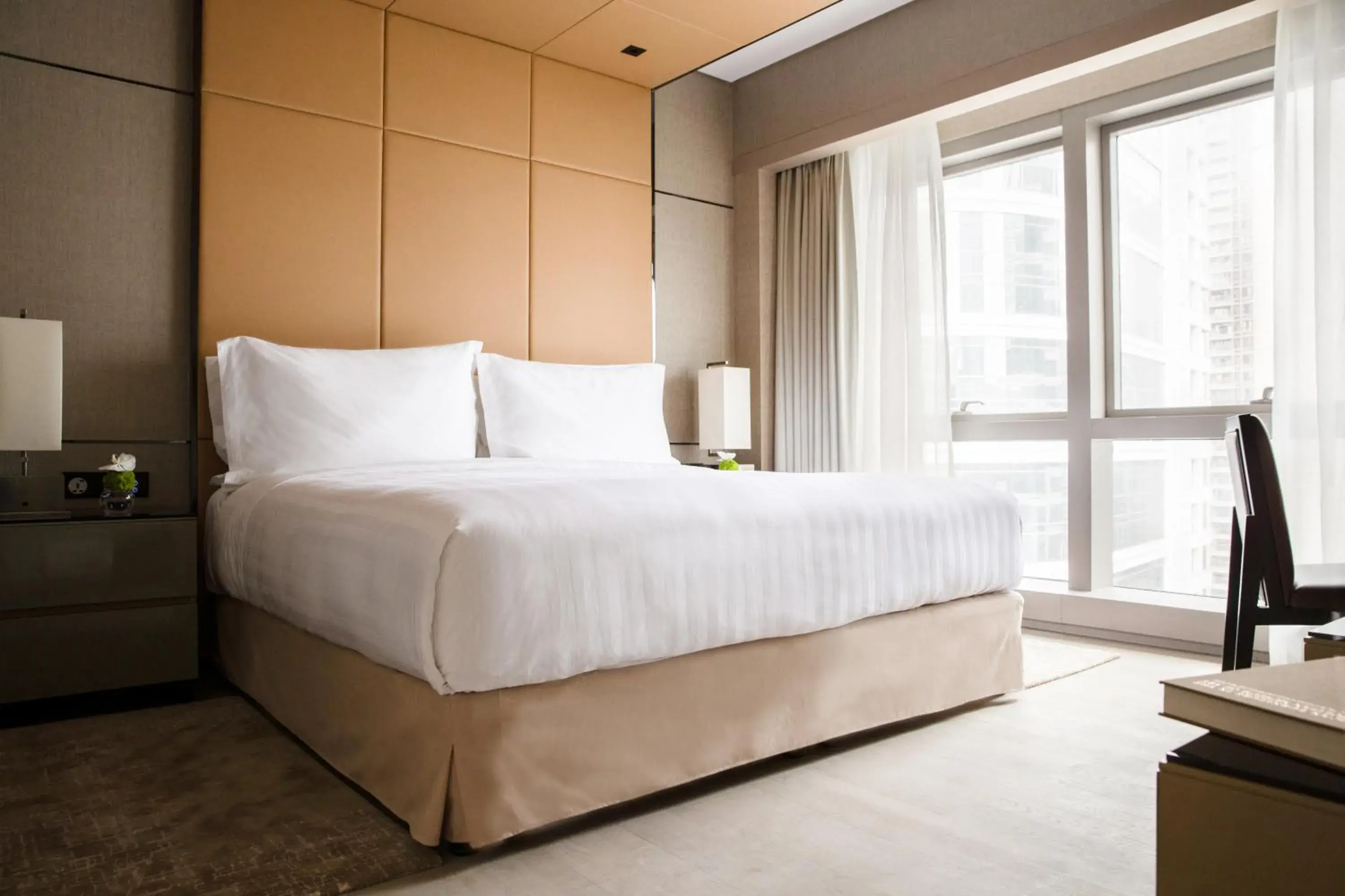 Bed in Jumeirah Living Guangzhou - Complimentary Shuttle Bus to Canton Fair Complex during Canton Fair period